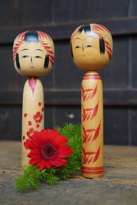 Set van 2 Vintage Traditionele Togatta Kokeshi, Japan.
