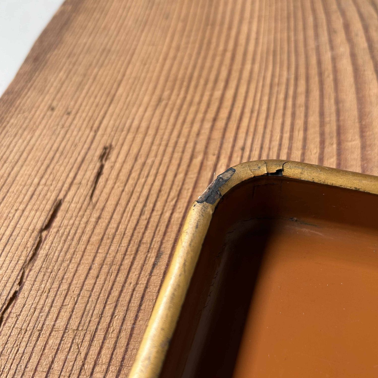 Set van twee houten lakwerk dienbladen, Urushi-e, Meiji-periode, Japan.