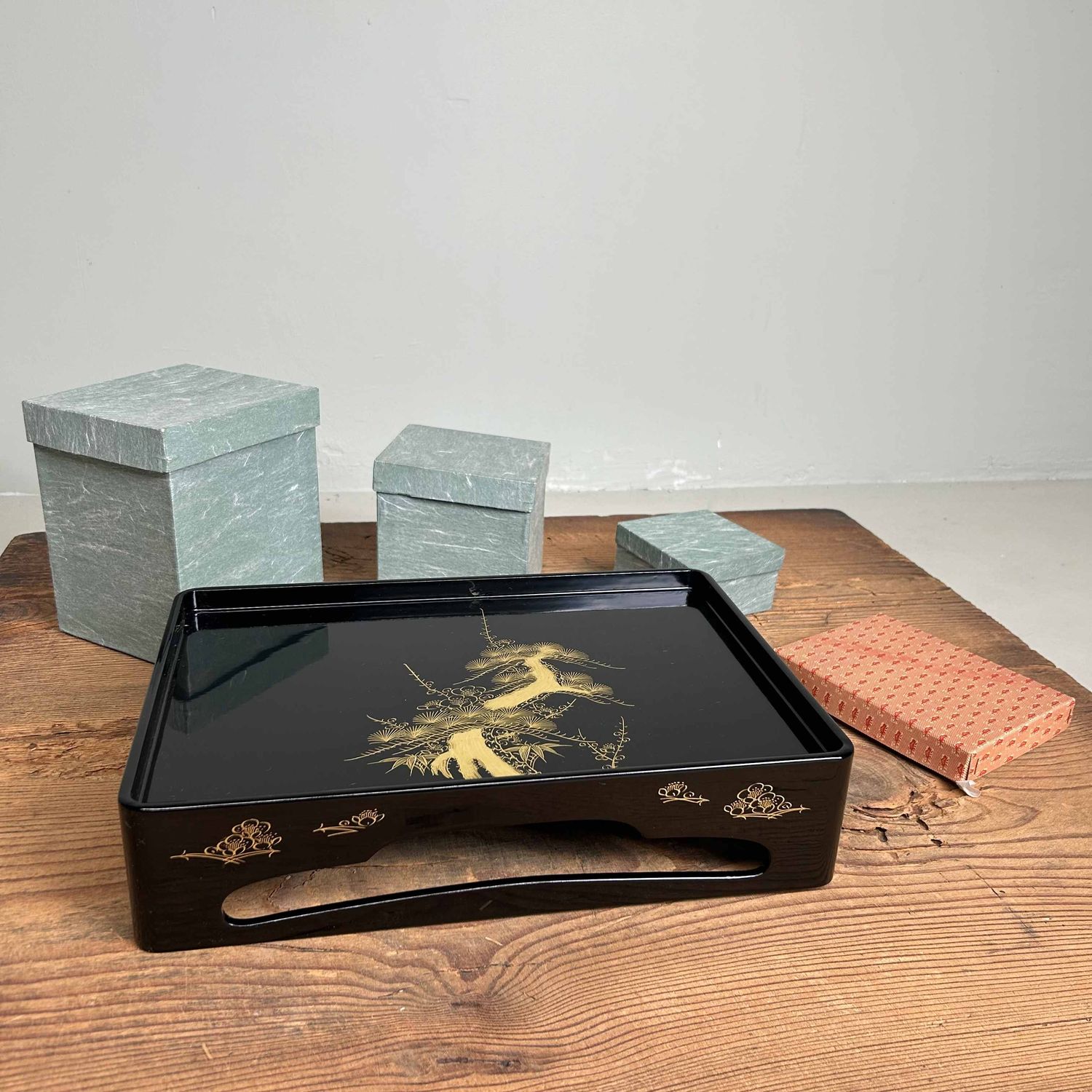 Traditional Toso-Ki Shuhama Maki-e Sake Set, Japan.