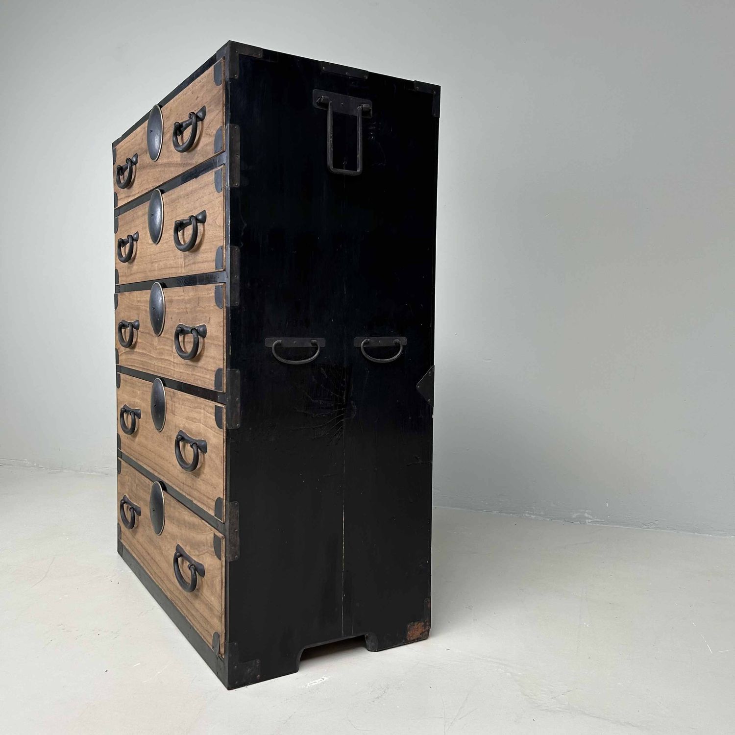 Traditional Japanese Kimono Chest of Drawers, Taishō Period.