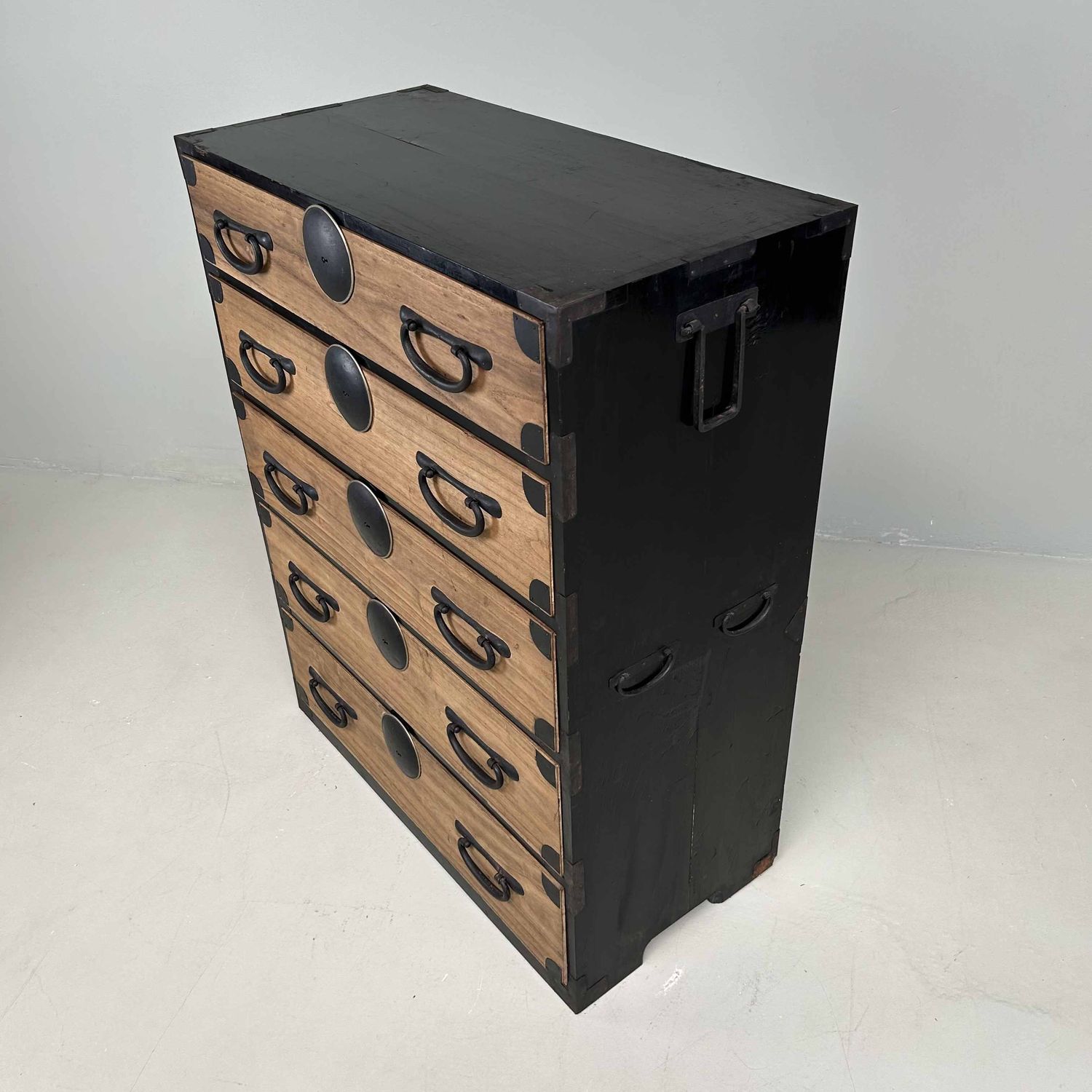 Traditional Japanese Kimono Chest of Drawers, Taishō Period.