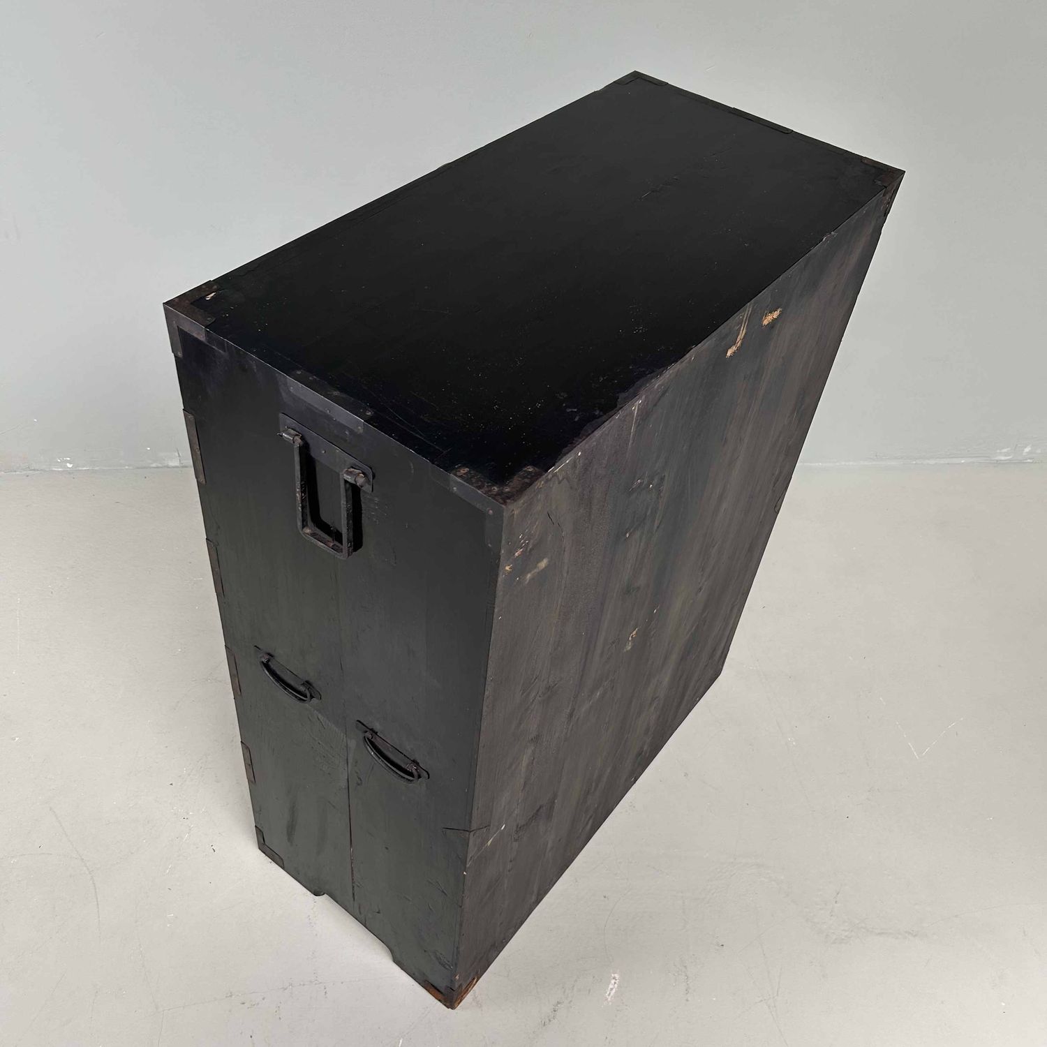 Traditional Japanese Kimono Chest of Drawers, Taishō Period.