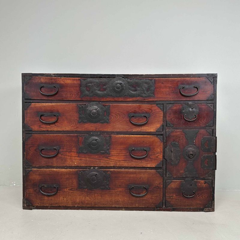 Japanese Traditional Tansu Drawer Cabinet, Meiji Period.