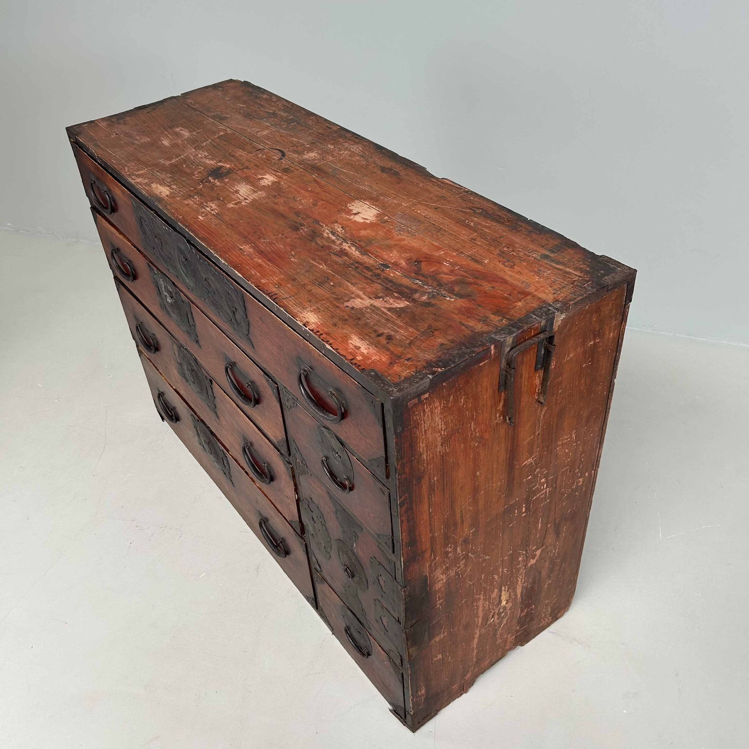 Japanese Traditional Tansu Drawer Cabinet, Meiji Period.