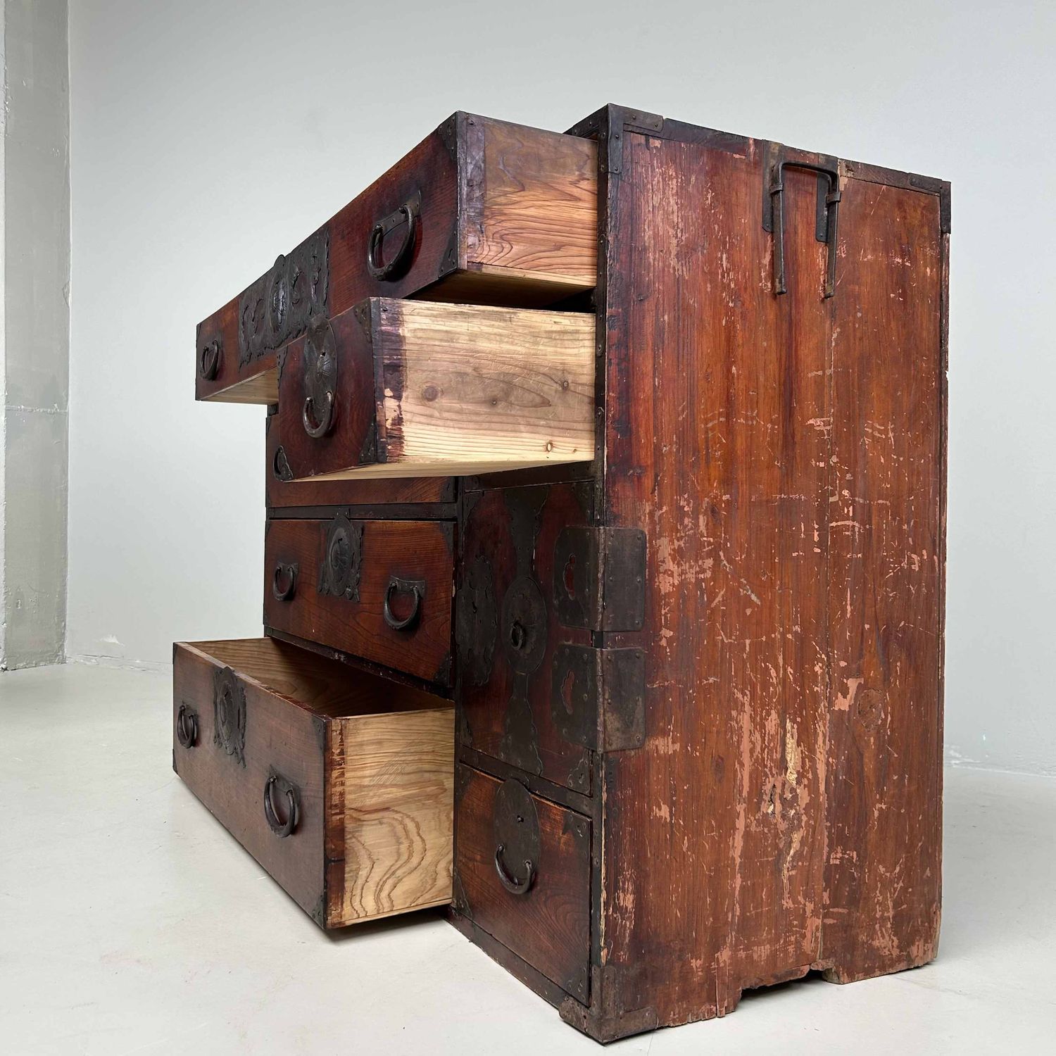 Japanese Traditional Tansu Drawer Cabinet, Meiji Period.