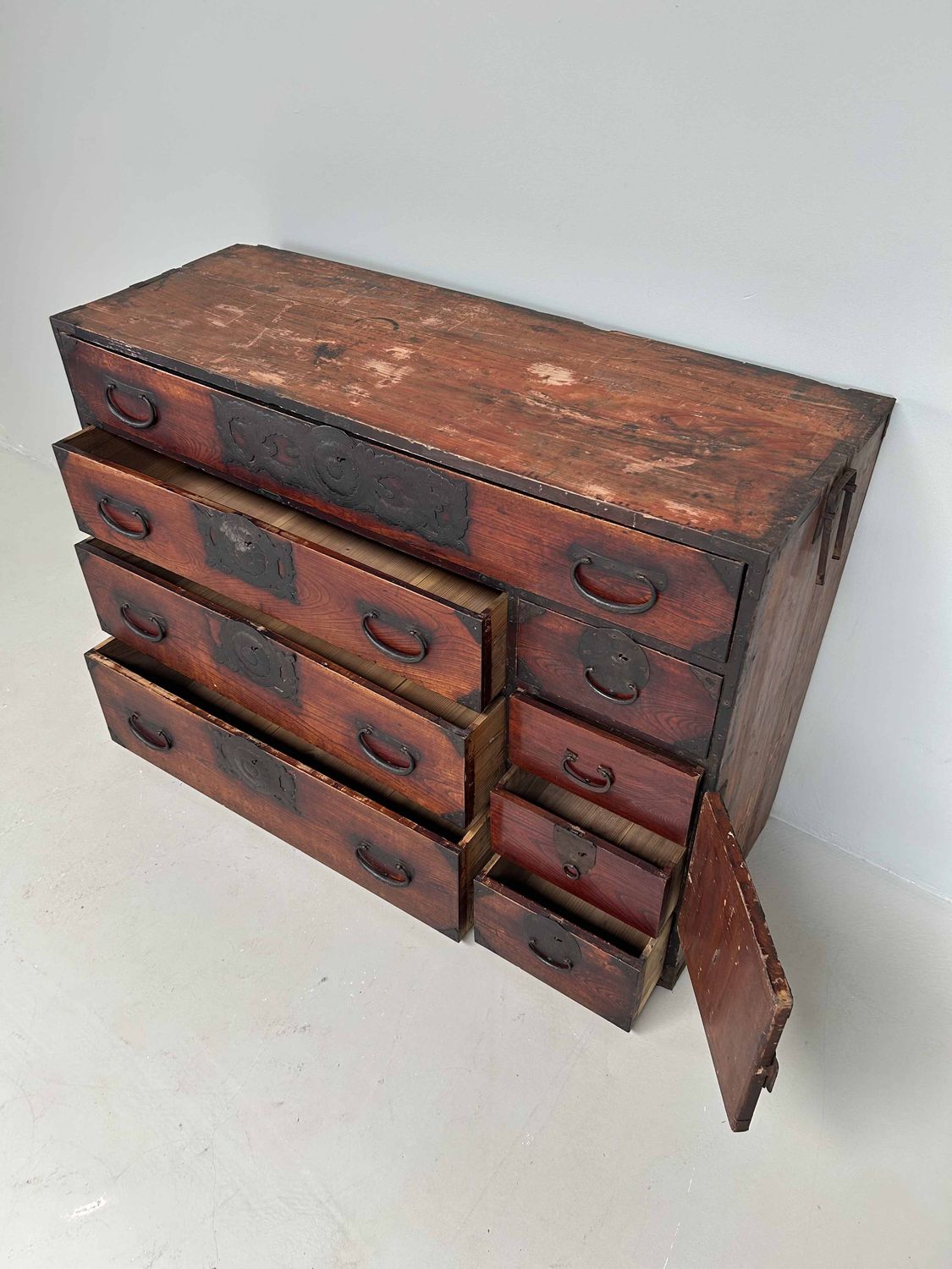 Japanese Traditional Tansu Drawer Cabinet, Meiji Period.