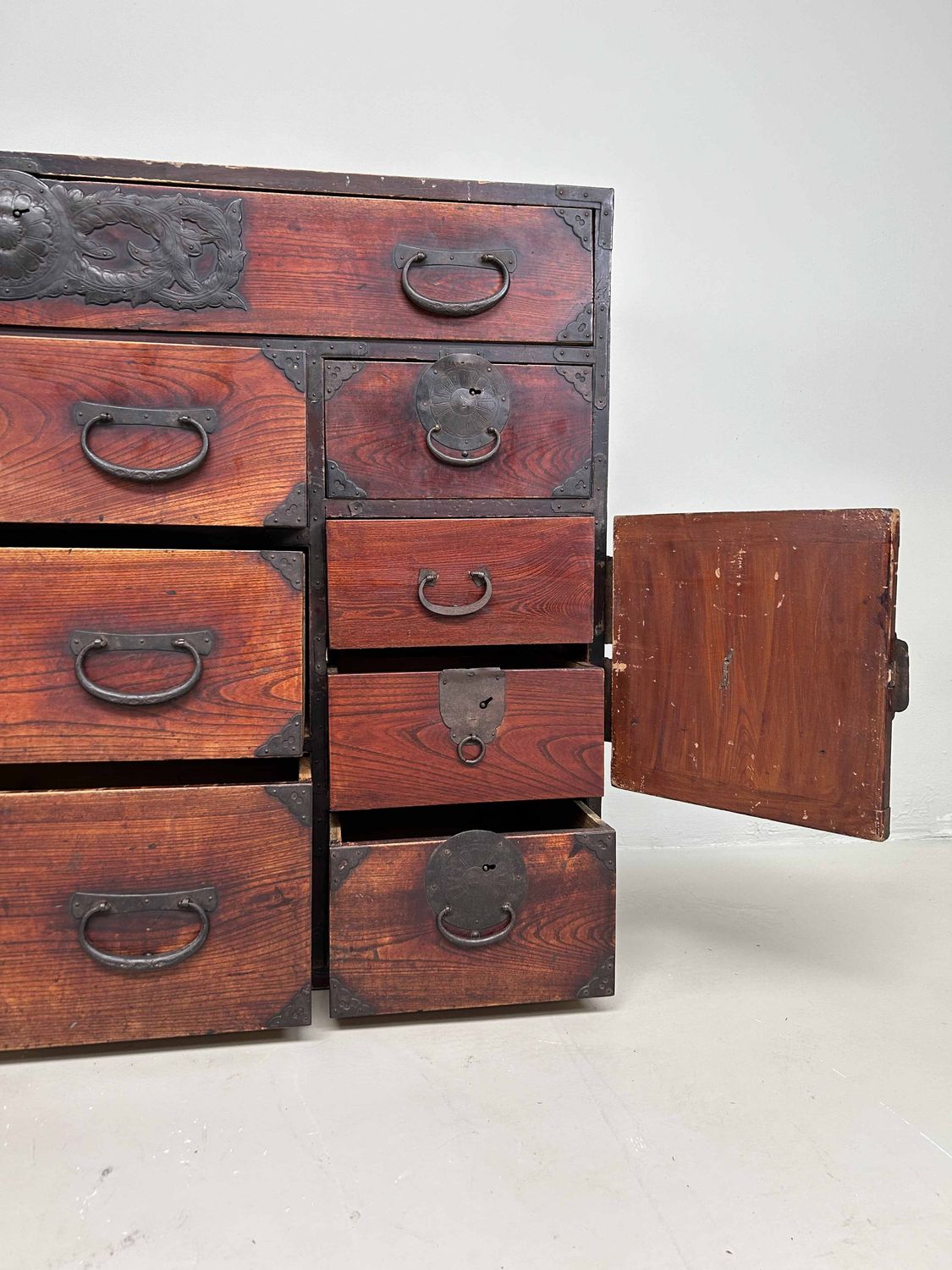 Japanese Traditional Tansu Drawer Cabinet, Meiji Period.