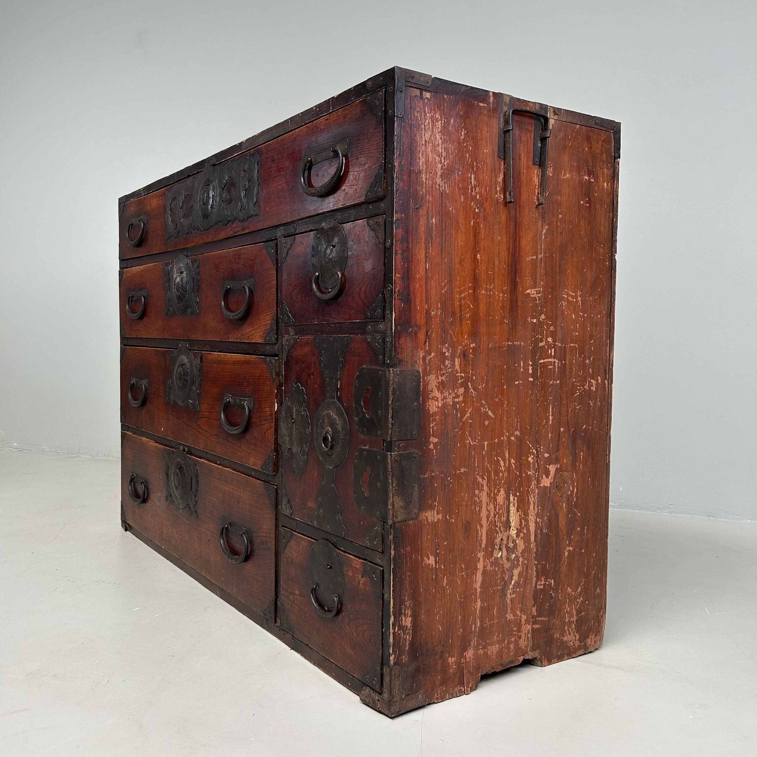 Japanese Traditional Tansu Drawer Cabinet, Meiji Period.