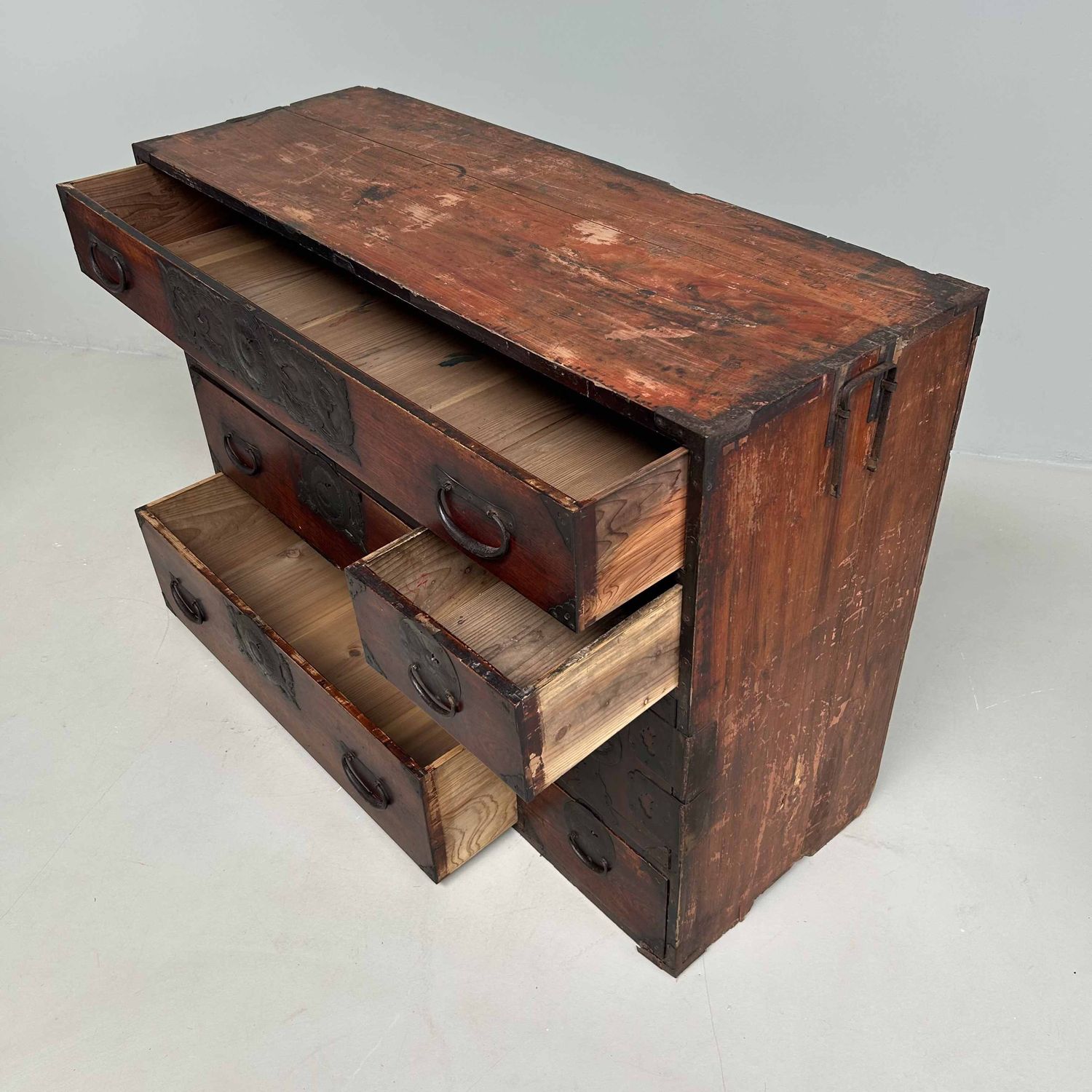 Japanese Traditional Tansu Drawer Cabinet, Meiji Period.