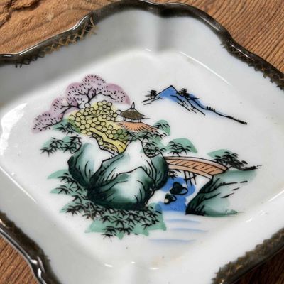 Hand-painted Porcelain Bowl, Taishō Period, Japan.