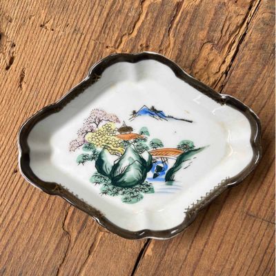 Hand-painted Porcelain Bowl, Taishō Period, Japan.