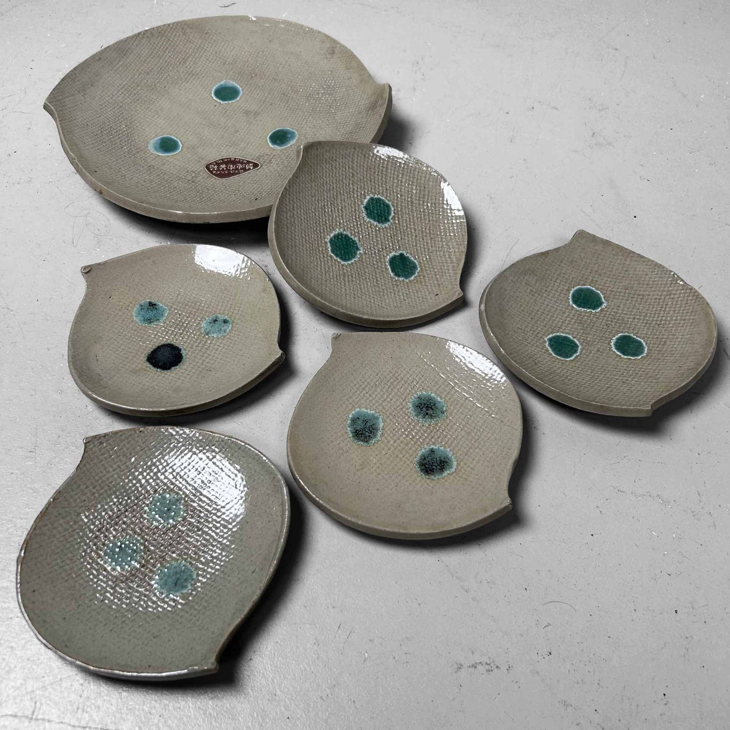 Set Keramieken Borden, 益子焼, Mashiko-yaki, Tochigi Prefecture, Japan.