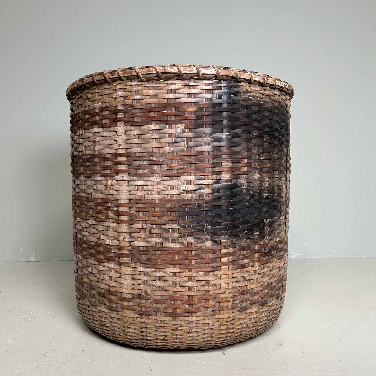 Grote Japanse Okimono Kago (置物籠) Bamboe Mand, Taishō, Japan.