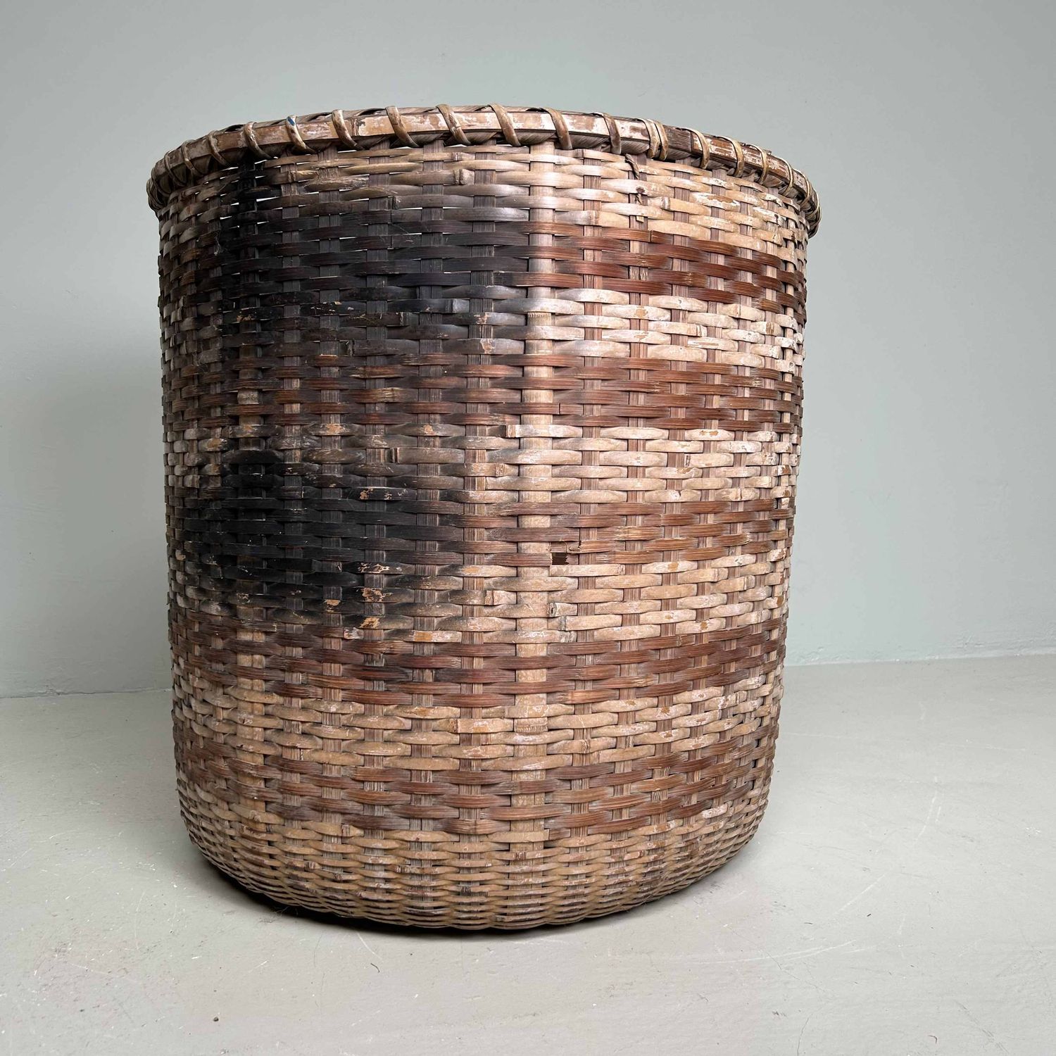 Grote Japanse Okimono Kago (置物籠) Bamboe Mand, Taishō, Japan.