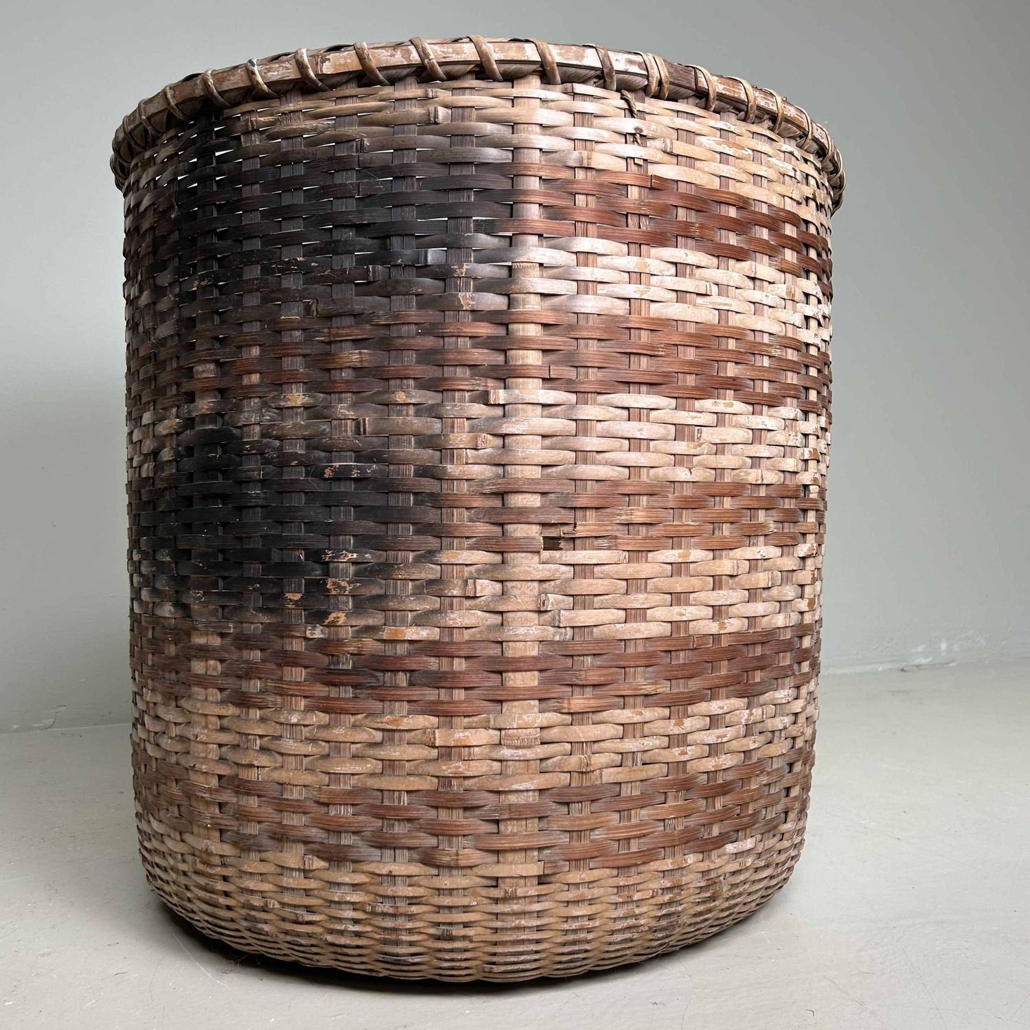 Grote Japanse Okimono Kago (置物籠) Bamboe Mand, Taishō, Japan.