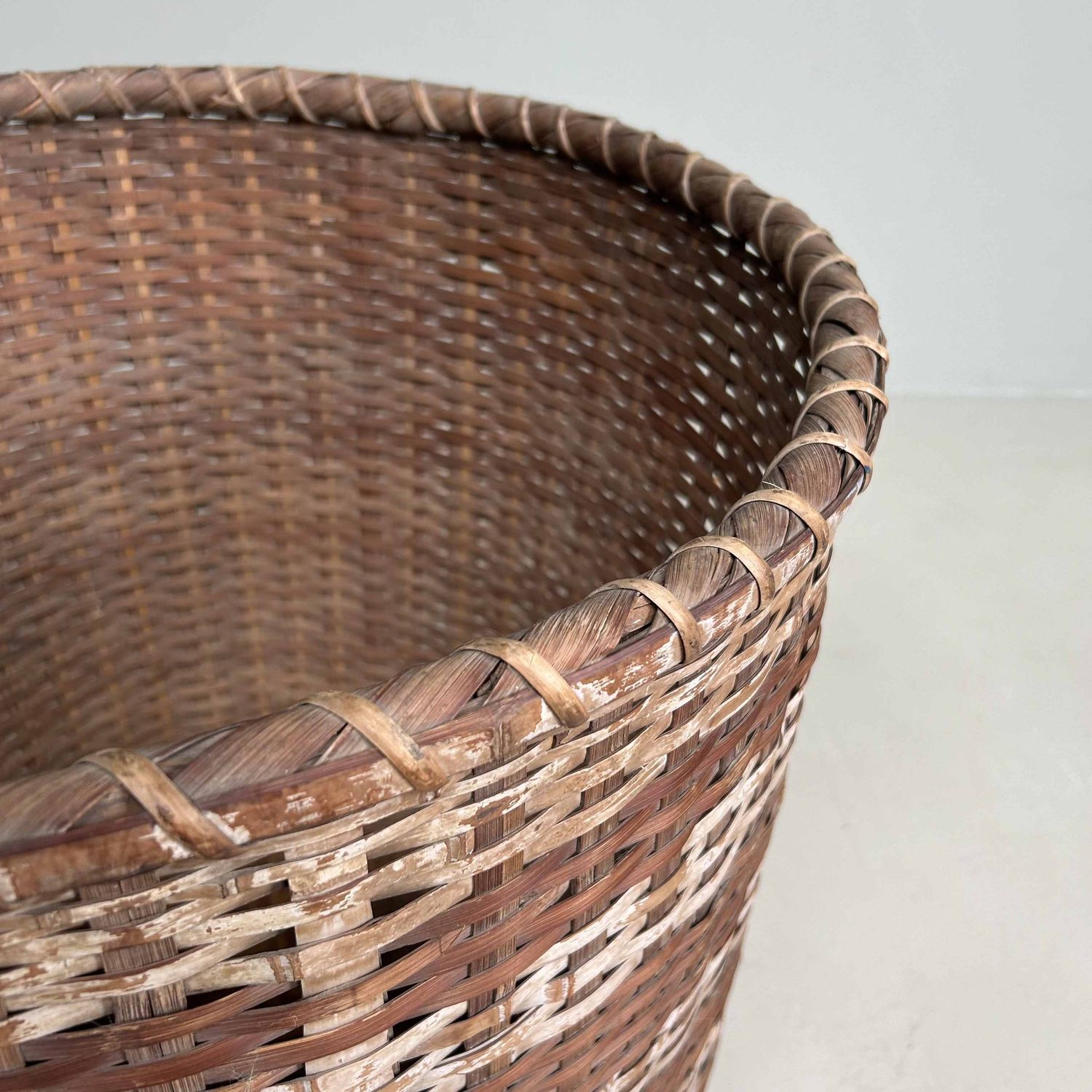 Grote Japanse Okimono Kago (置物籠) Bamboe Mand, Taishō, Japan.