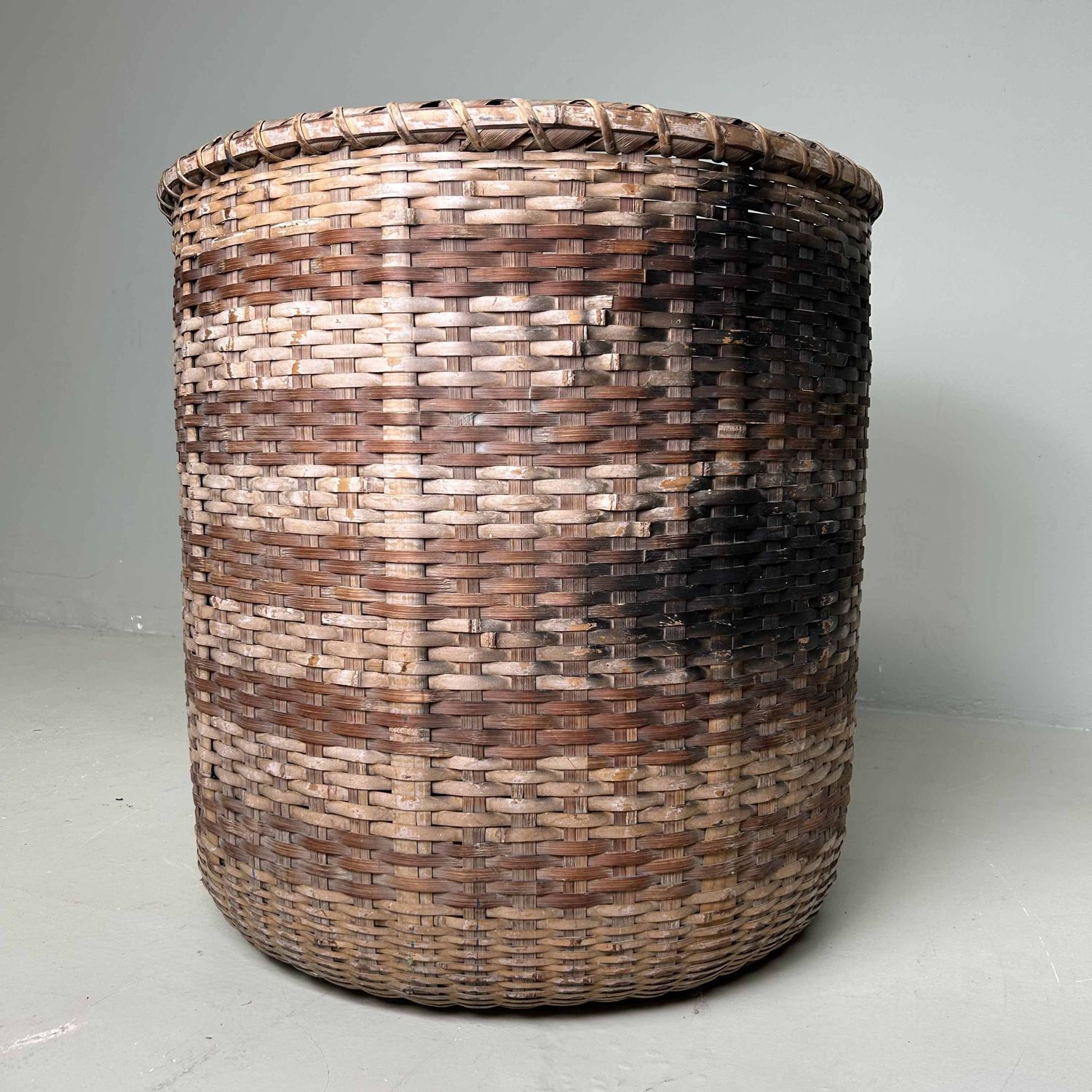 Grote Japanse Okimono Kago (置物籠) Bamboe Mand, Taishō, Japan.