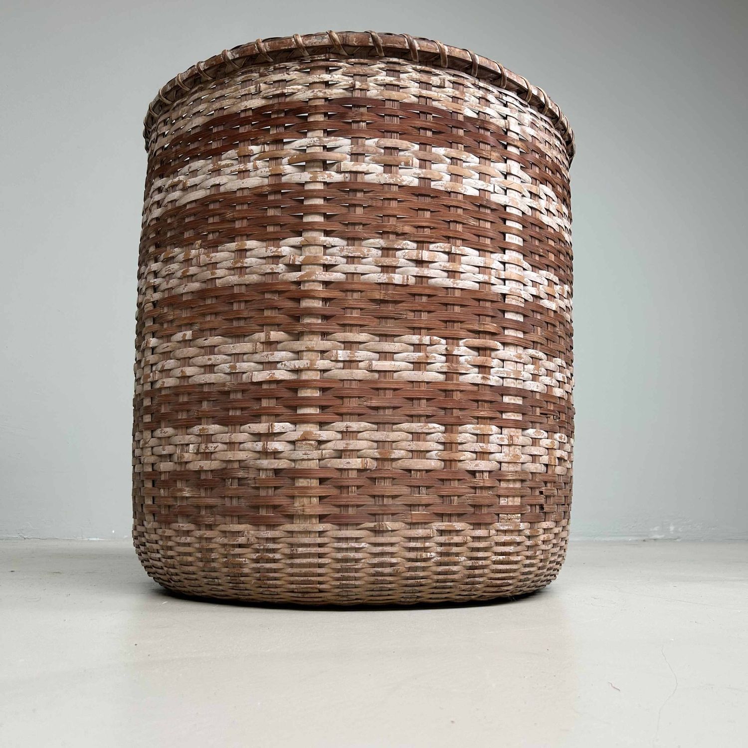 Grote Japanse Okimono Kago (置物籠) Bamboe Mand, Taishō, Japan.