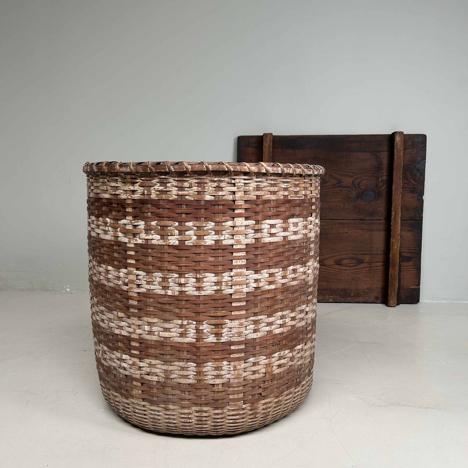 Grote Japanse Okimono Kago (置物籠) Bamboe Mand, Taishō, Japan.