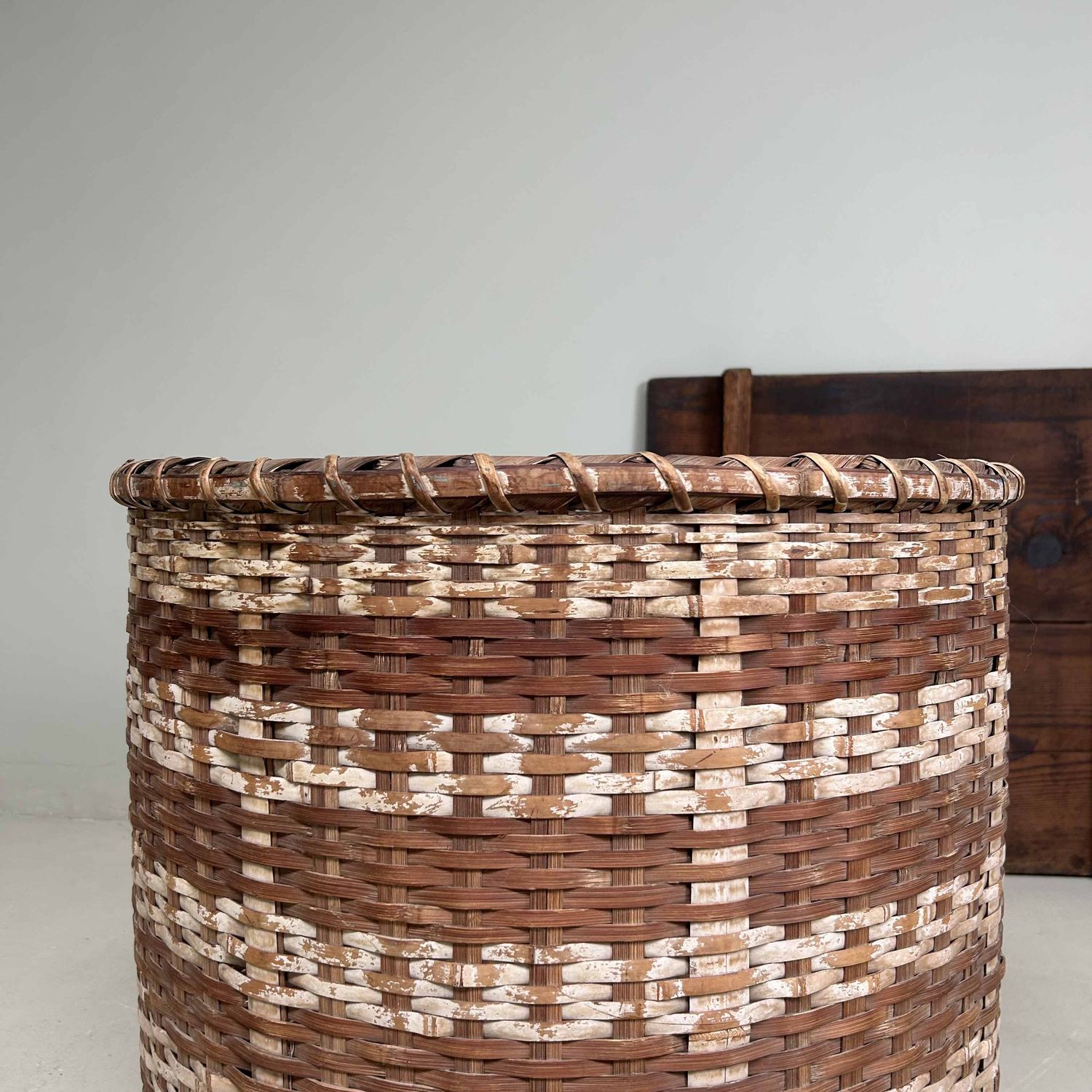 Grote Japanse Okimono Kago (置物籠) Bamboe Mand, Taishō, Japan.