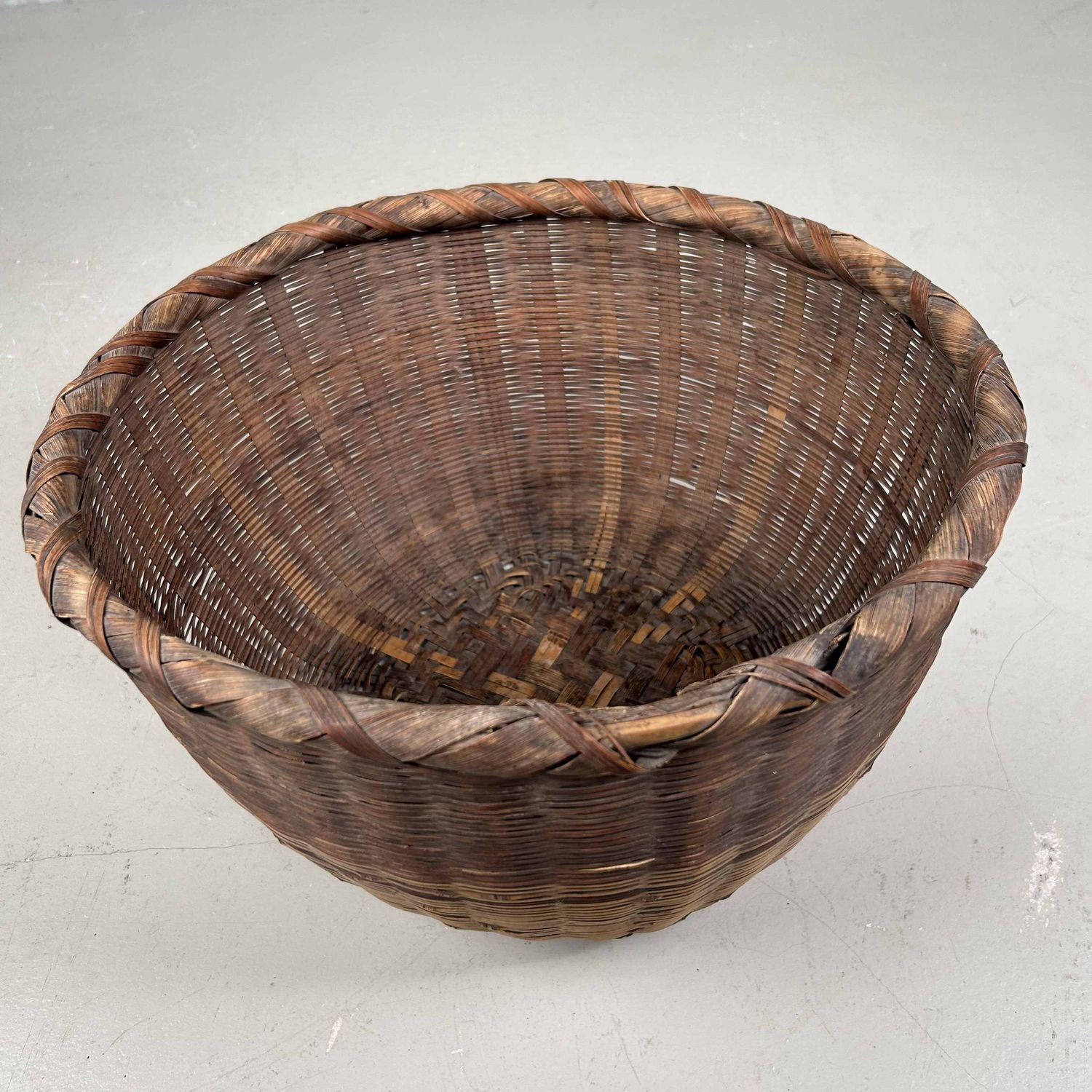 Japanse Hand Gevlochten Bamboe Mand, Shōwa-periode.