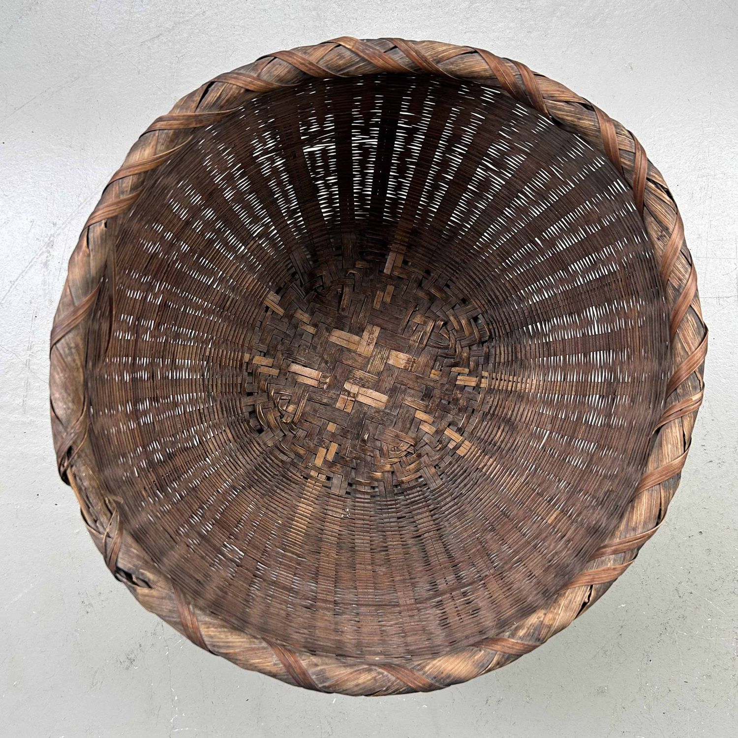 Japanse Hand Gevlochten Bamboe Mand, Shōwa-periode.