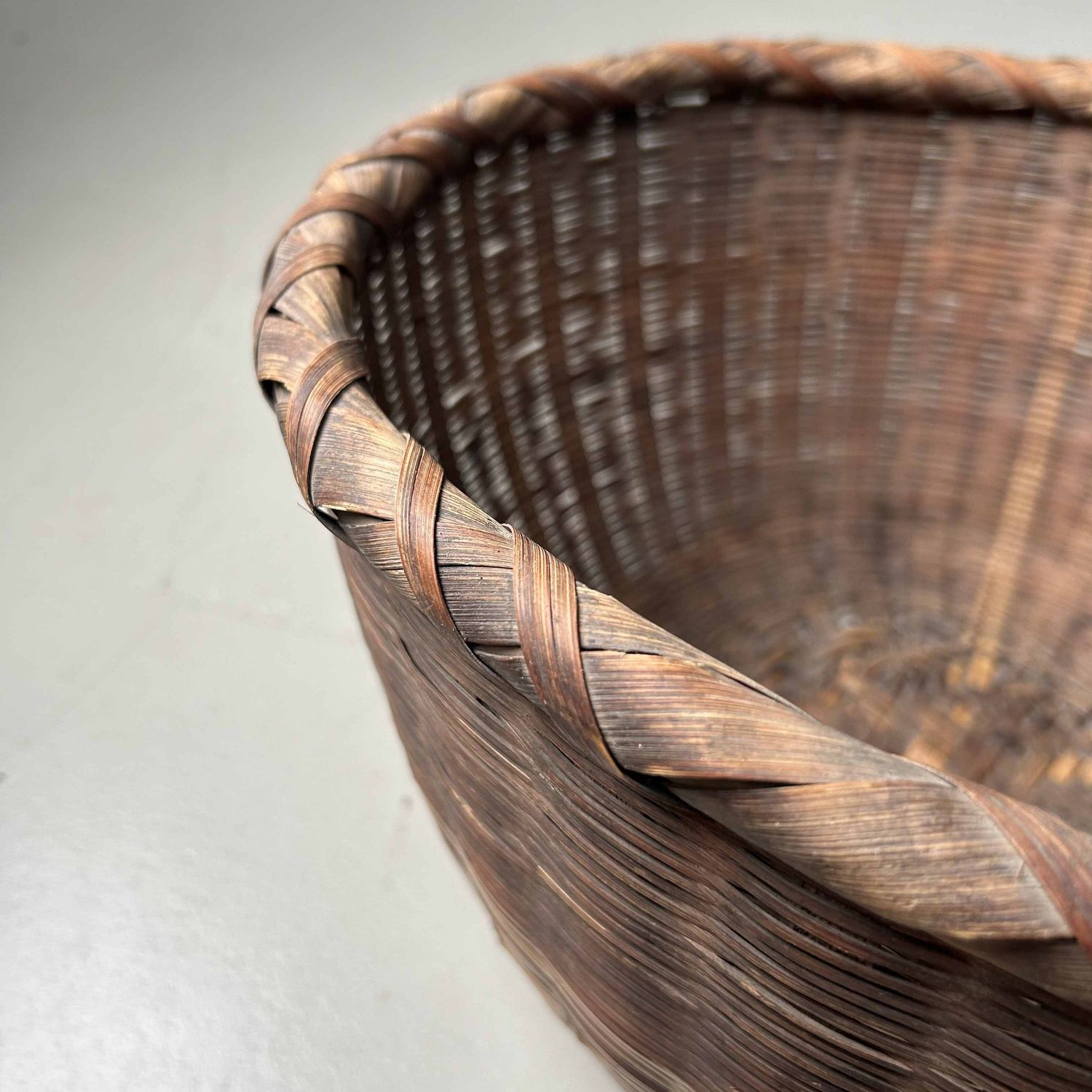 Japanse Hand Gevlochten Bamboe Mand, Shōwa-periode.