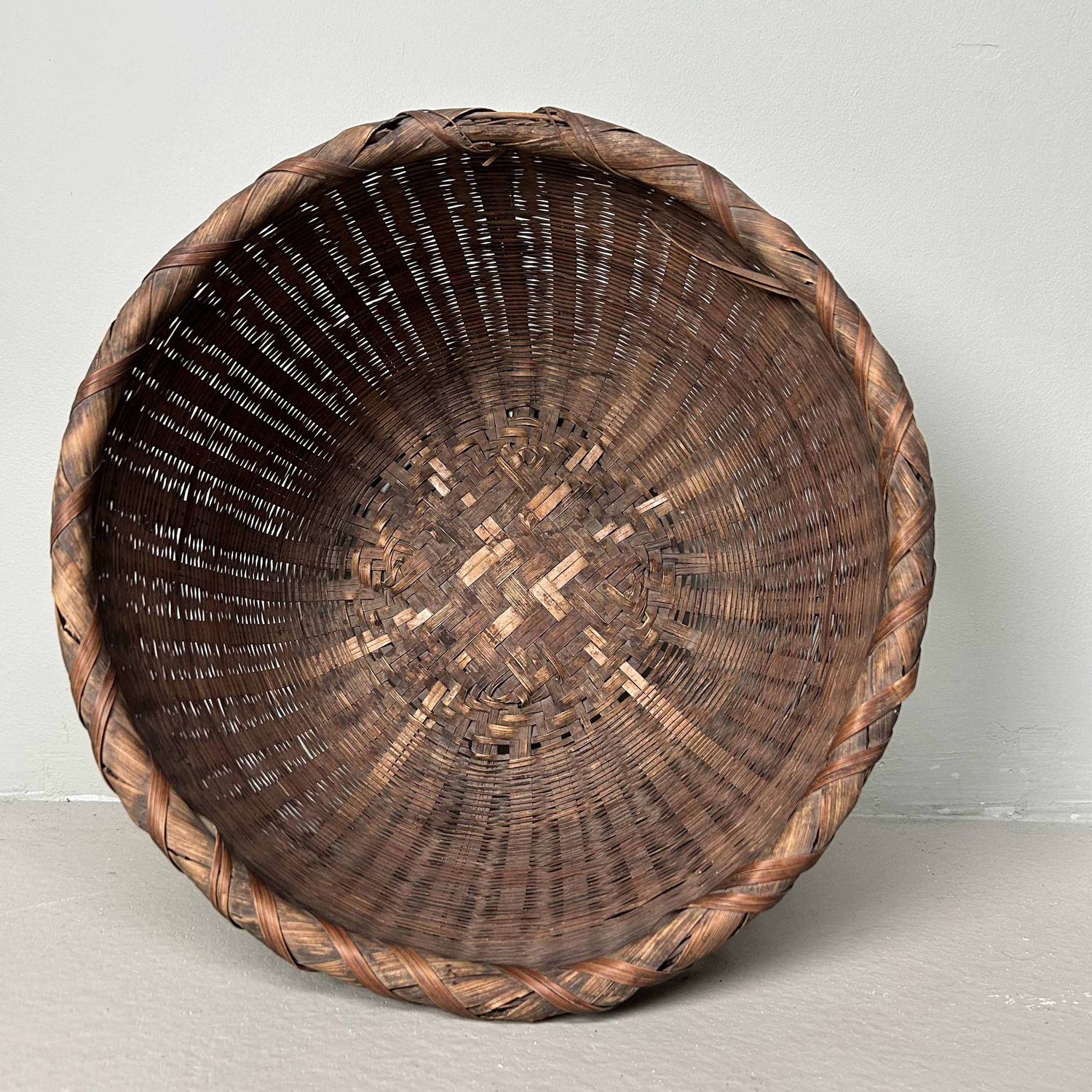 Japanse Hand Gevlochten Bamboe Mand, Shōwa-periode.