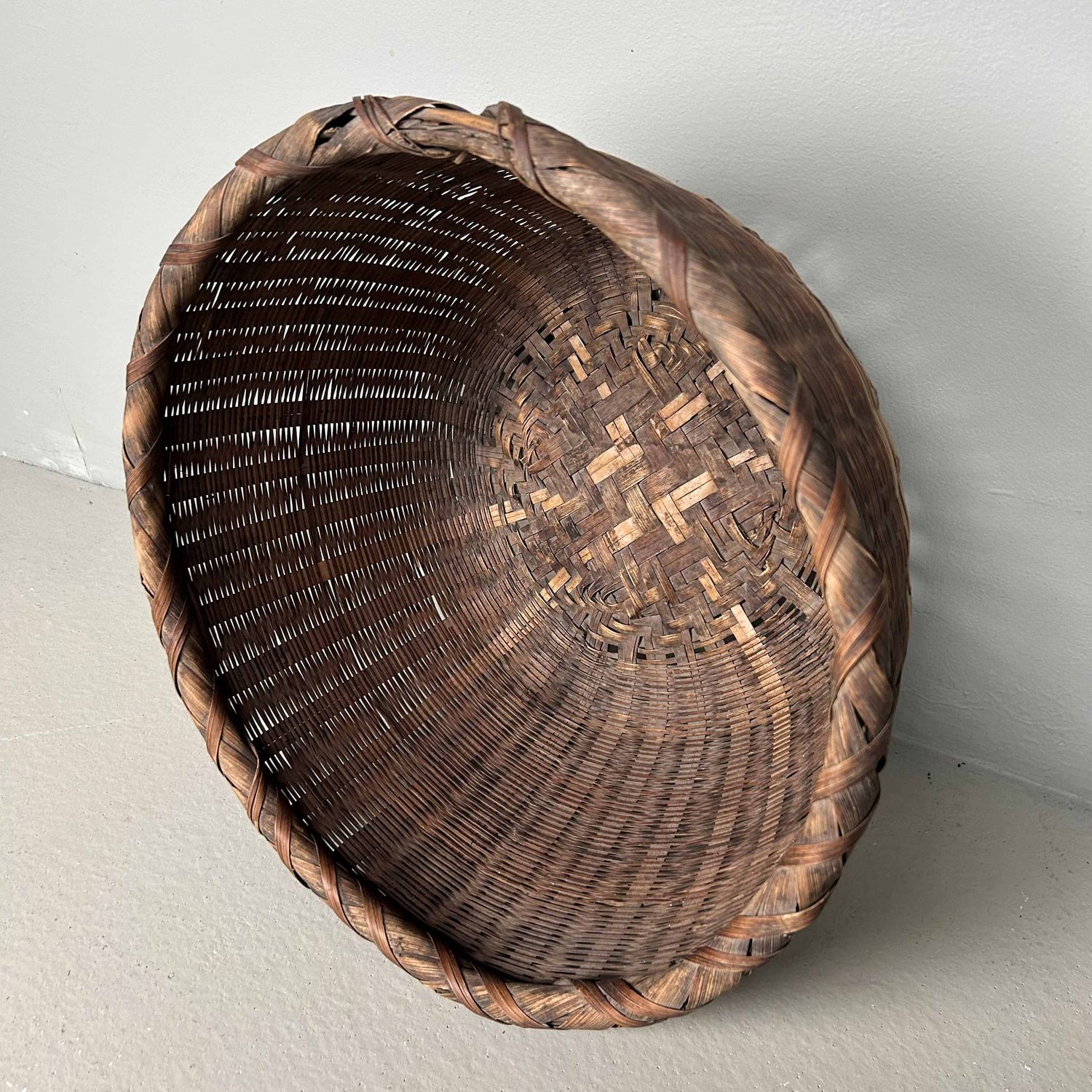 Japanse Hand Gevlochten Bamboe Mand, Shōwa-periode.