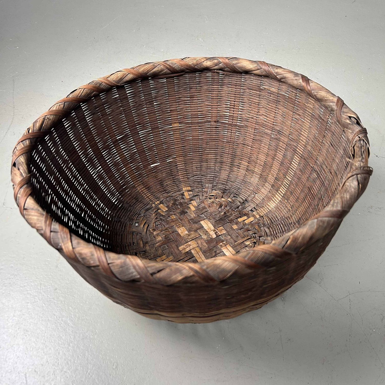 Japanse Hand Gevlochten Bamboe Mand, Shōwa-periode.