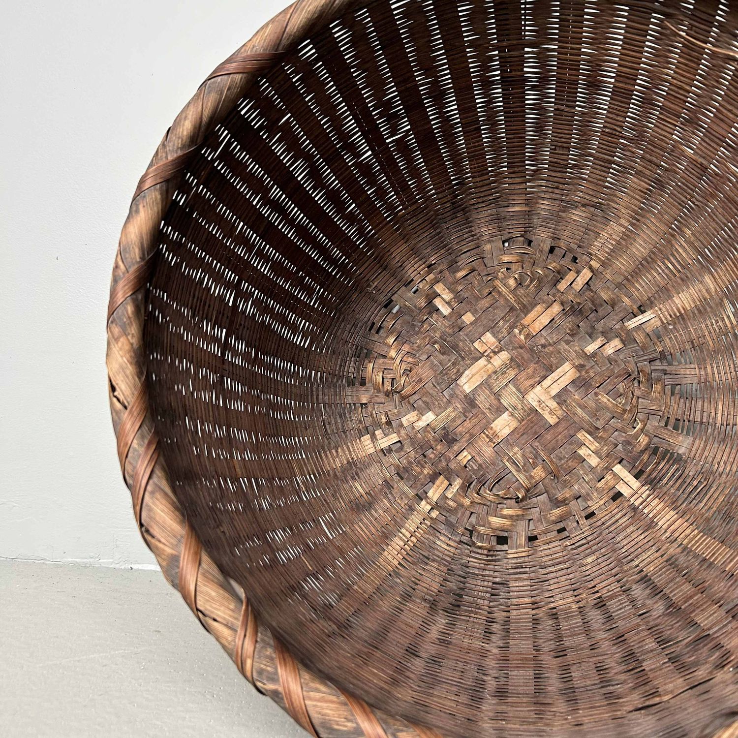 Japanse Hand Gevlochten Bamboe Mand, Shōwa-periode.