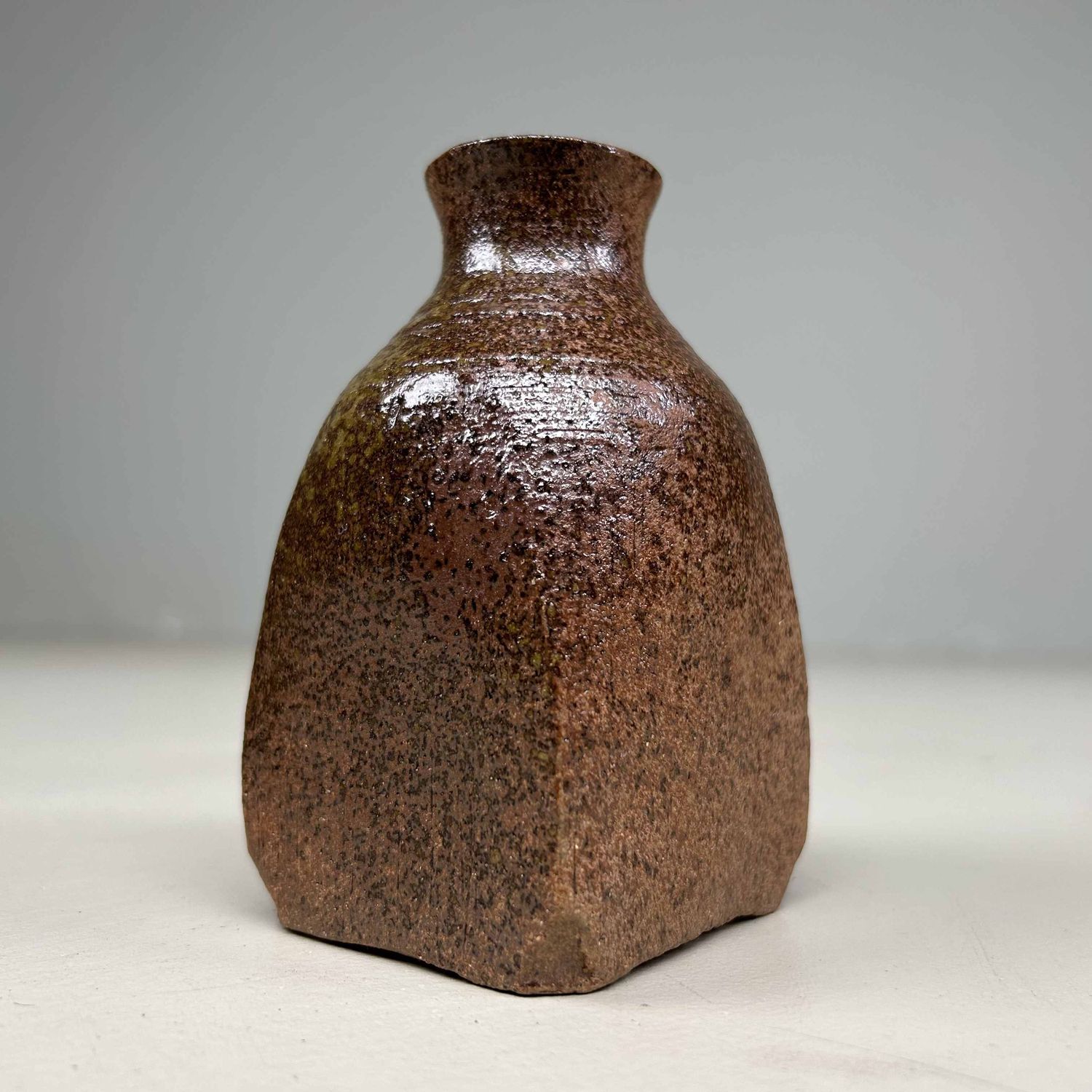 Aardewerken Organische Ikebana Vaas, Bizen Ware, Shōwa, Japan.
