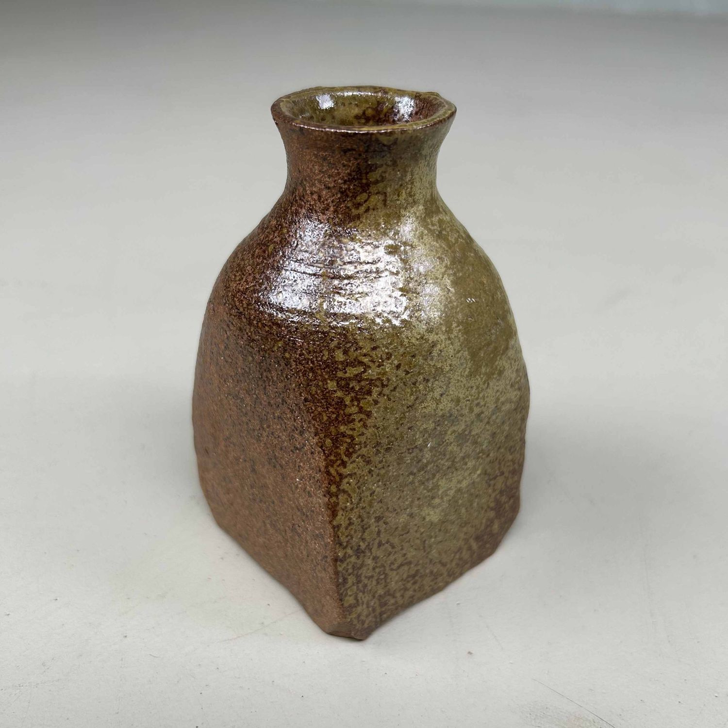 Aardewerken Organische Ikebana Vaas, Bizen Ware, Shōwa, Japan.