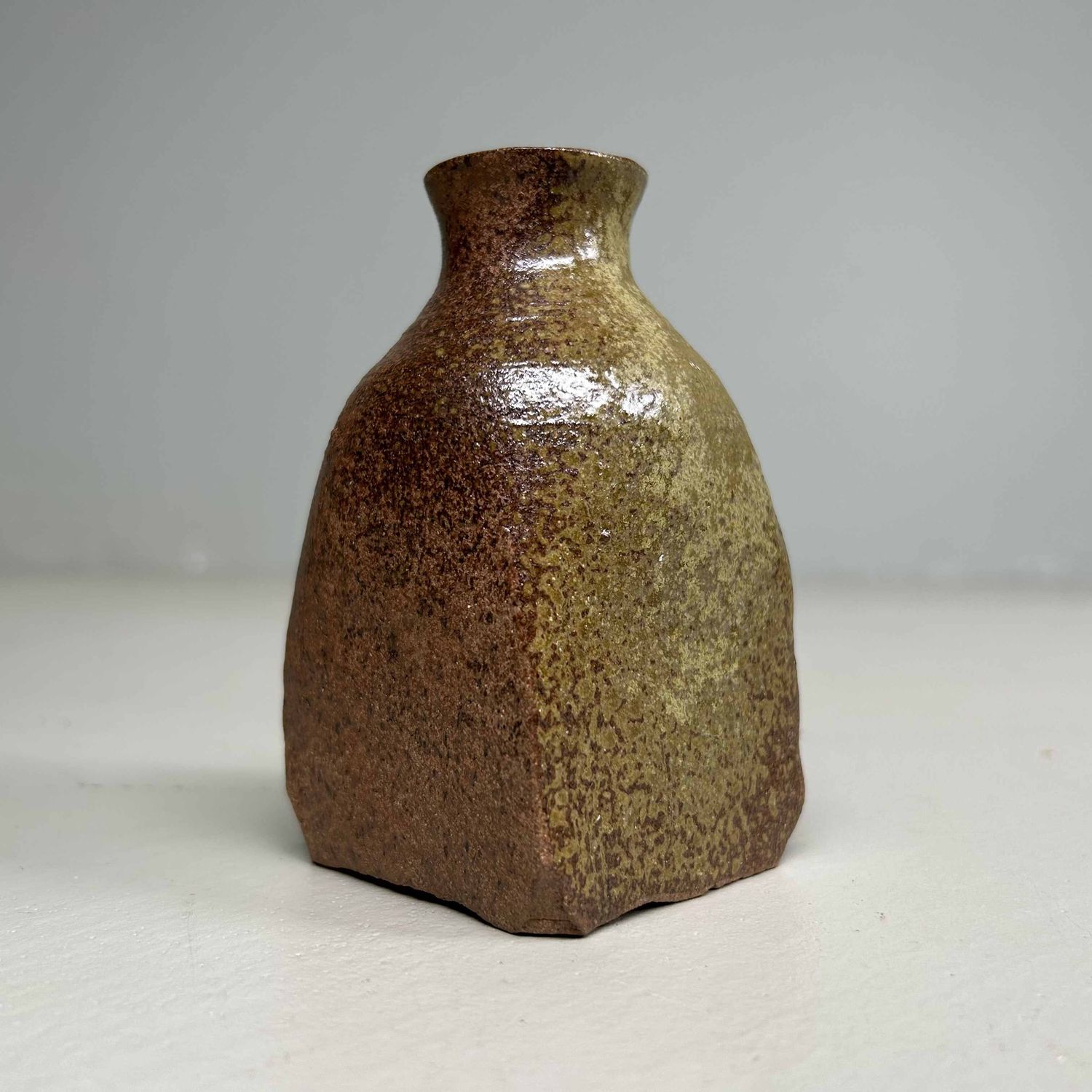 Aardewerken Organische Ikebana Vaas, Bizen Ware, Shōwa, Japan.