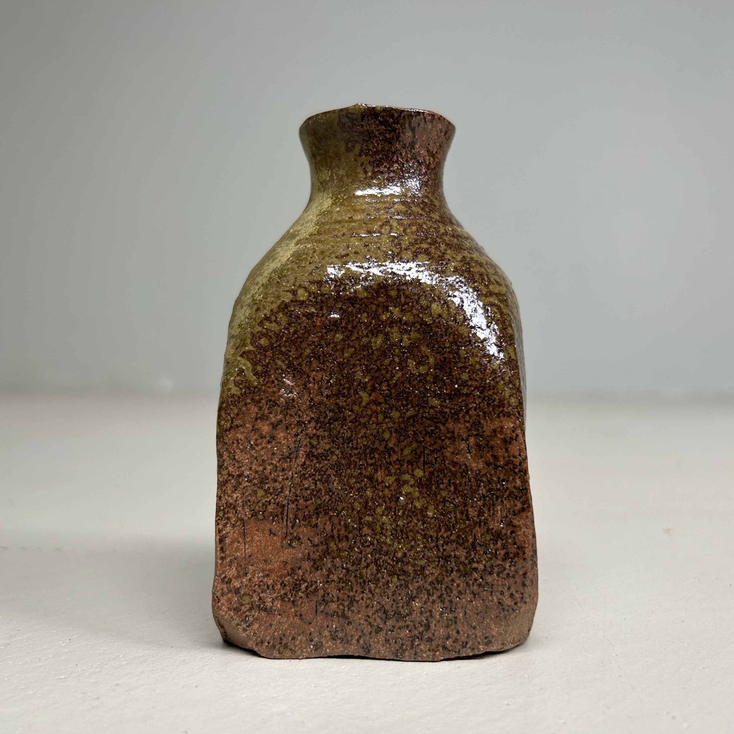 Aardewerken Organische Ikebana Vaas, Bizen Ware, Shōwa, Japan.