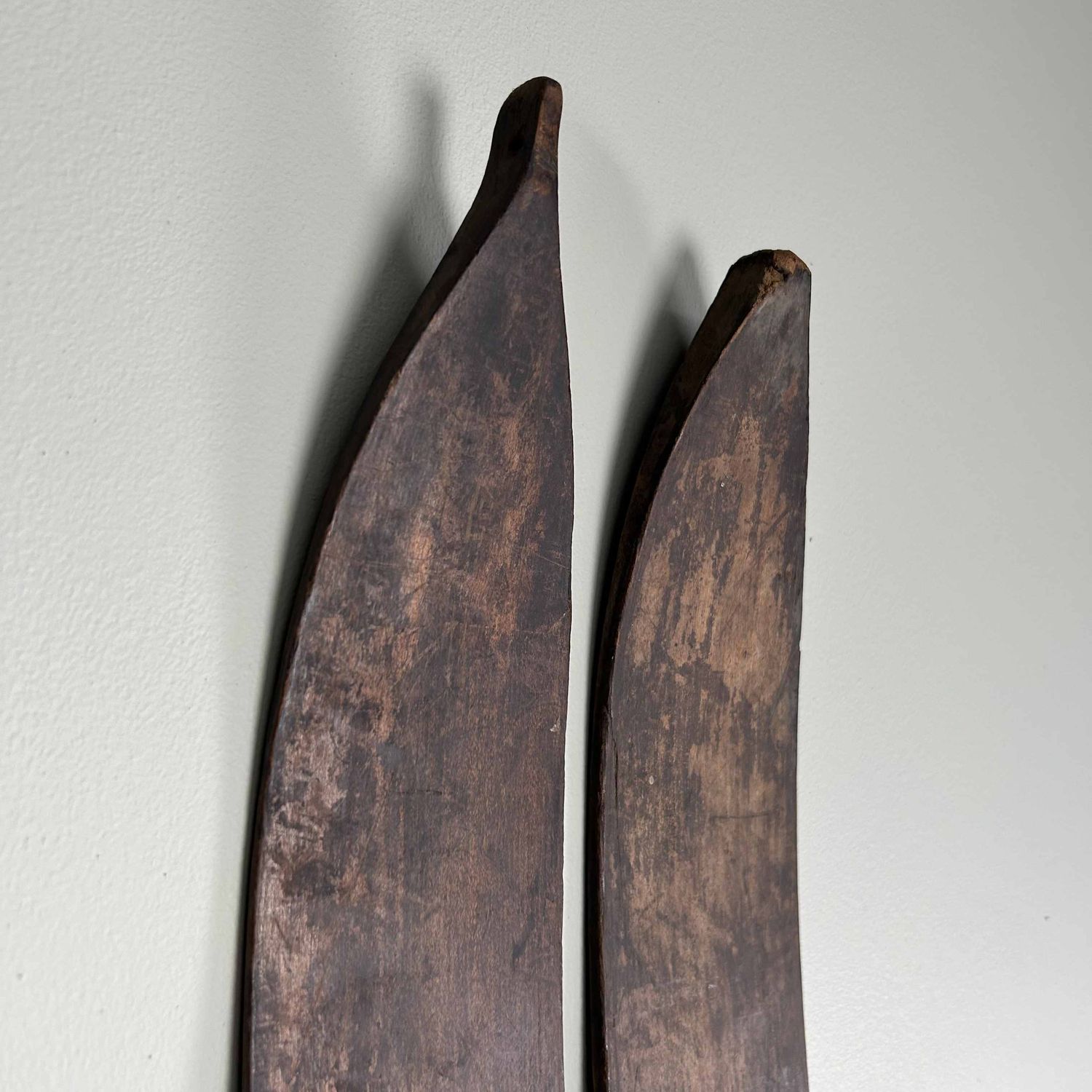Antieken Houten Ski's met Bamboe Skistokken, Taishō periode.