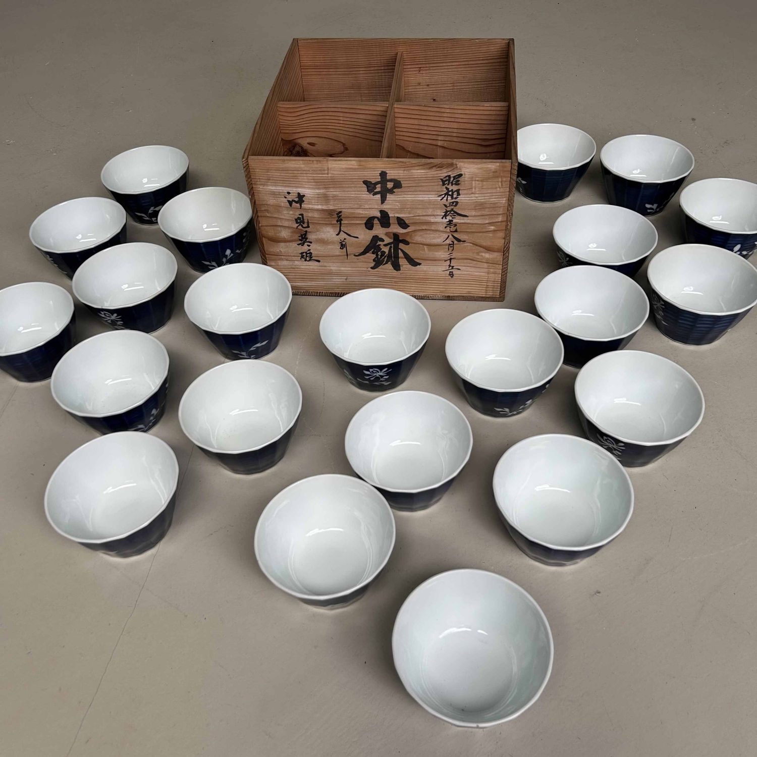Vintage Set of Porcelain Bowls, Arita, Japan.