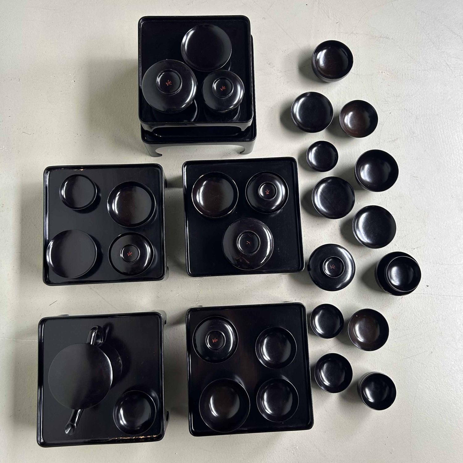 Antieke Ceremoniële Set Traditioneel Lakwerk, Meiji-periode, Japan.