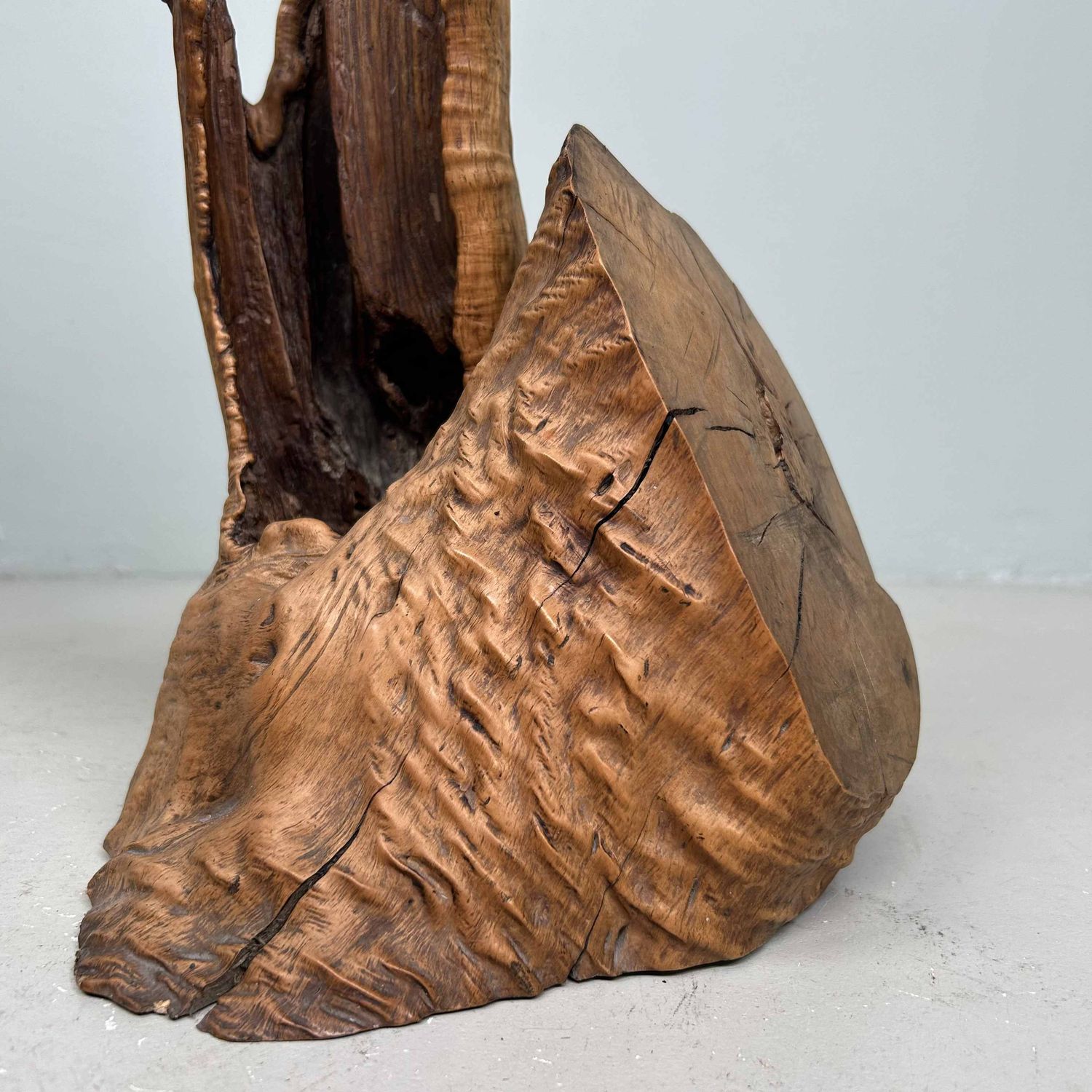 Japanse Burl Wood Ikebana Decoratie Tsuge (椿), Taishō-periode. Japanse Burl Wood Ikebana Decoratie Tsuge (椿), Taishō-periode.