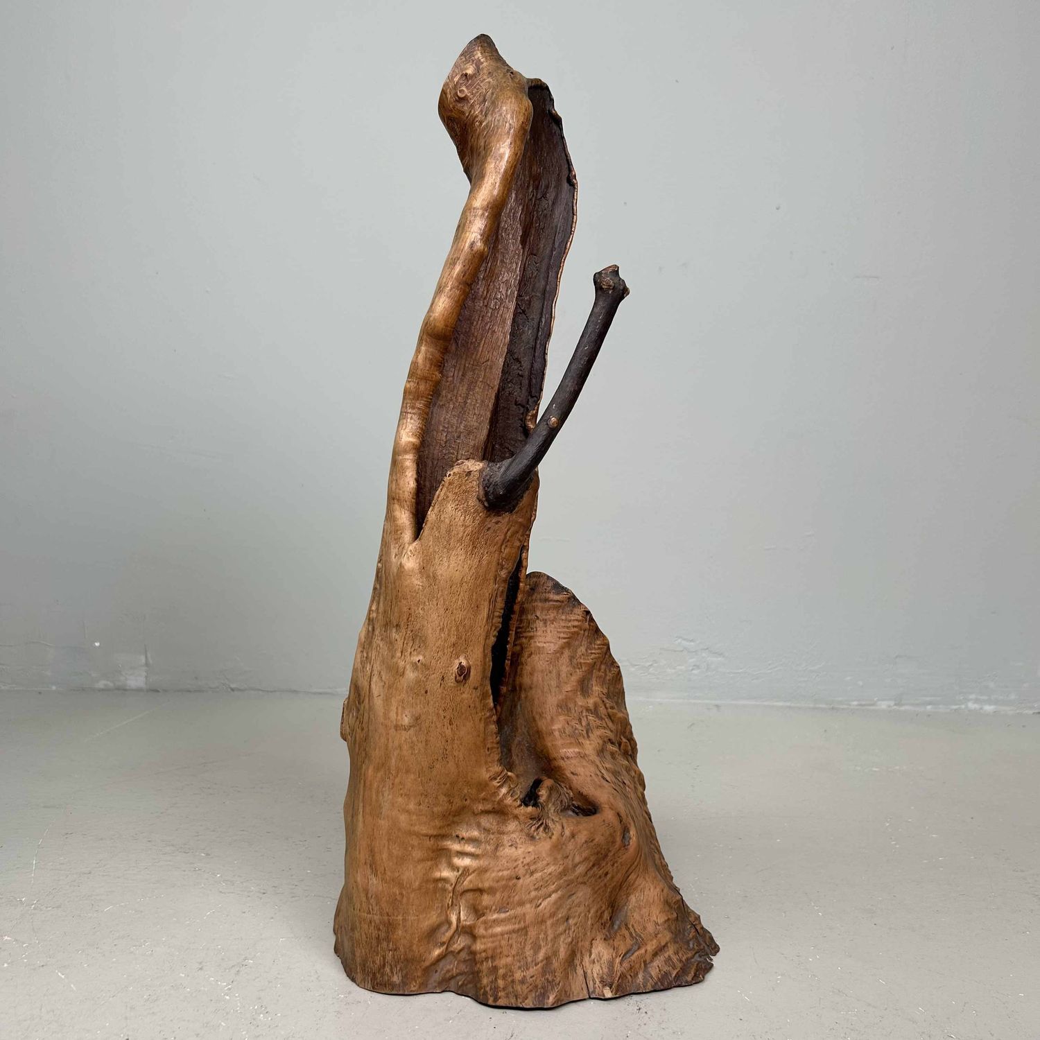 Japanse Burl Wood Ikebana Decoratie Tsuge (椿), Taishō-periode. Japanse Burl Wood Ikebana Decoratie Tsuge (椿), Taishō-periode.