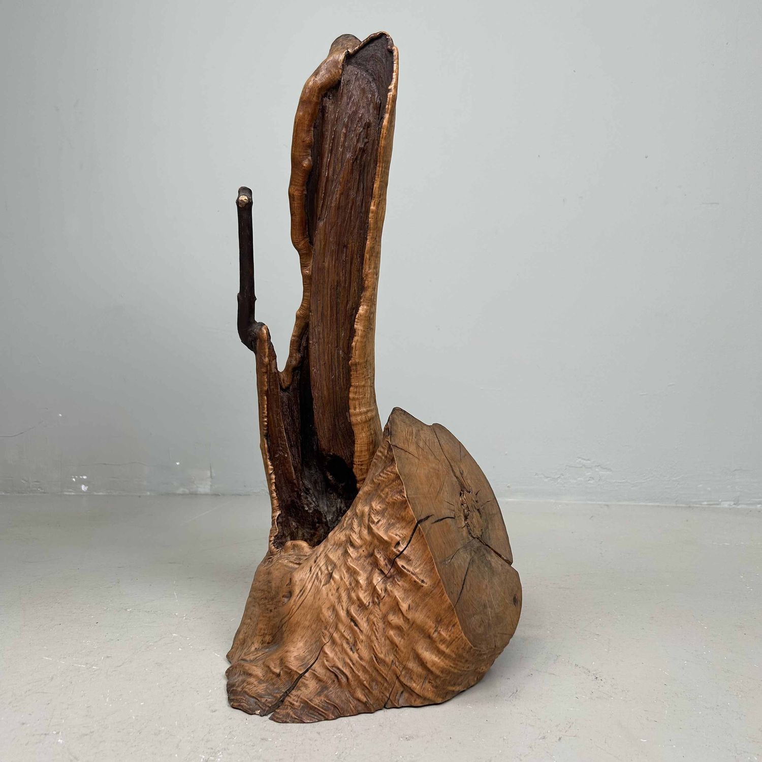 Japanse Burl Wood Ikebana Decoratie Tsuge (椿), Taishō-periode. Japanse Burl Wood Ikebana Decoratie Tsuge (椿), Taishō-periode.