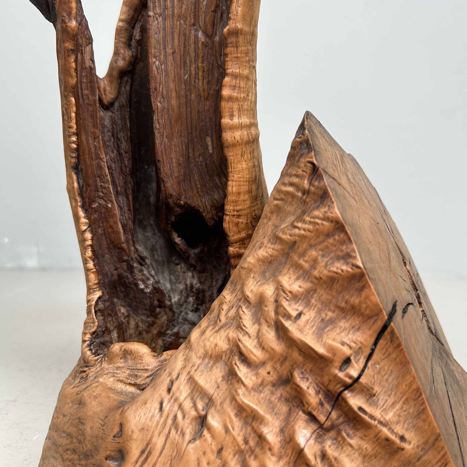 Japanse Burl Wood Ikebana Decoratie Tsuge (椿), Taishō-periode. Japanse Burl Wood Ikebana Decoratie Tsuge (椿), Taishō-periode.