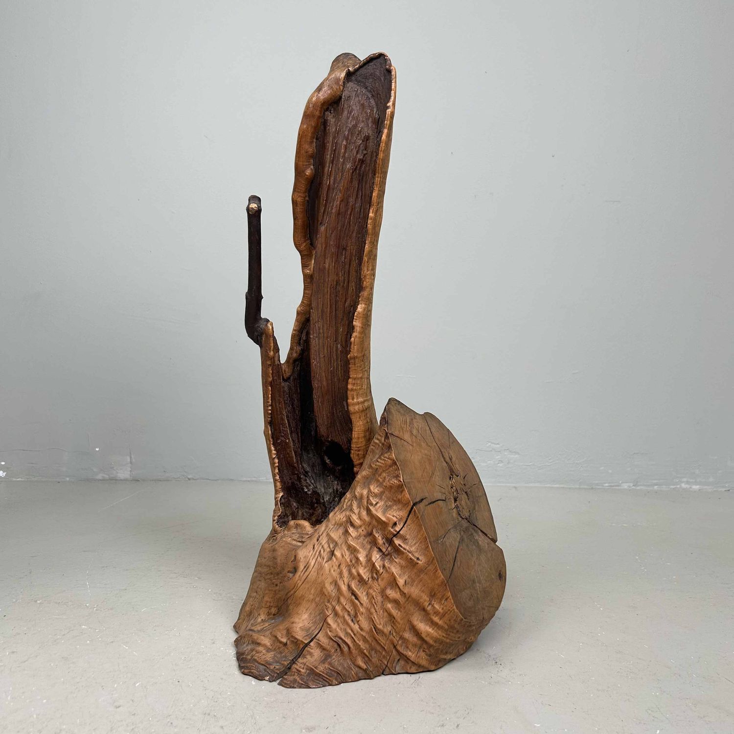 Japanse Burl Wood Ikebana Decoratie Tsuge (椿), Taishō-periode. Japanse Burl Wood Ikebana Decoratie Tsuge (椿), Taishō-periode.