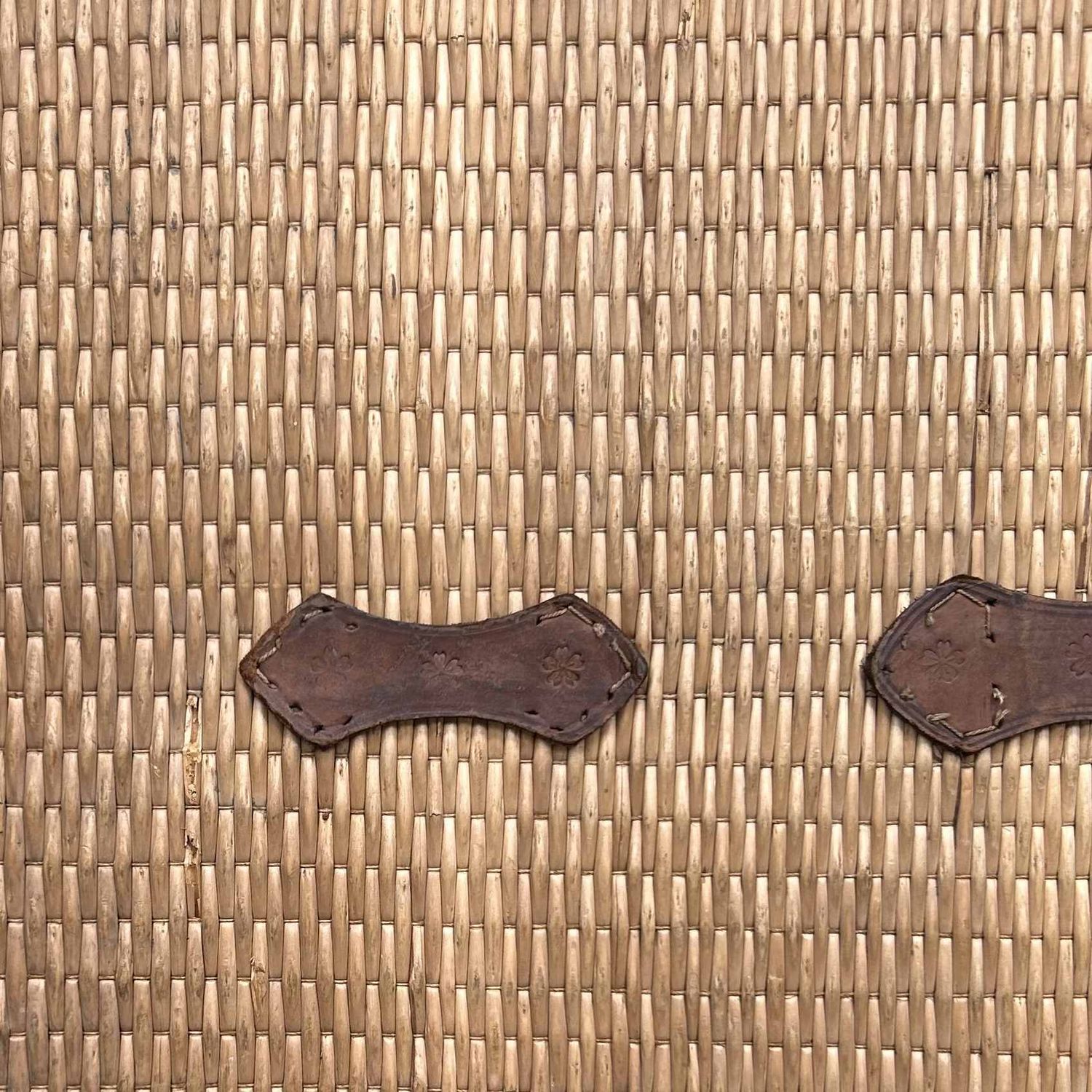 Antieke Japanse Rieten Reismand, vroege Shōwa-periode. Antieke Japanse Rieten Reismand, vroege Shōwa-periode.