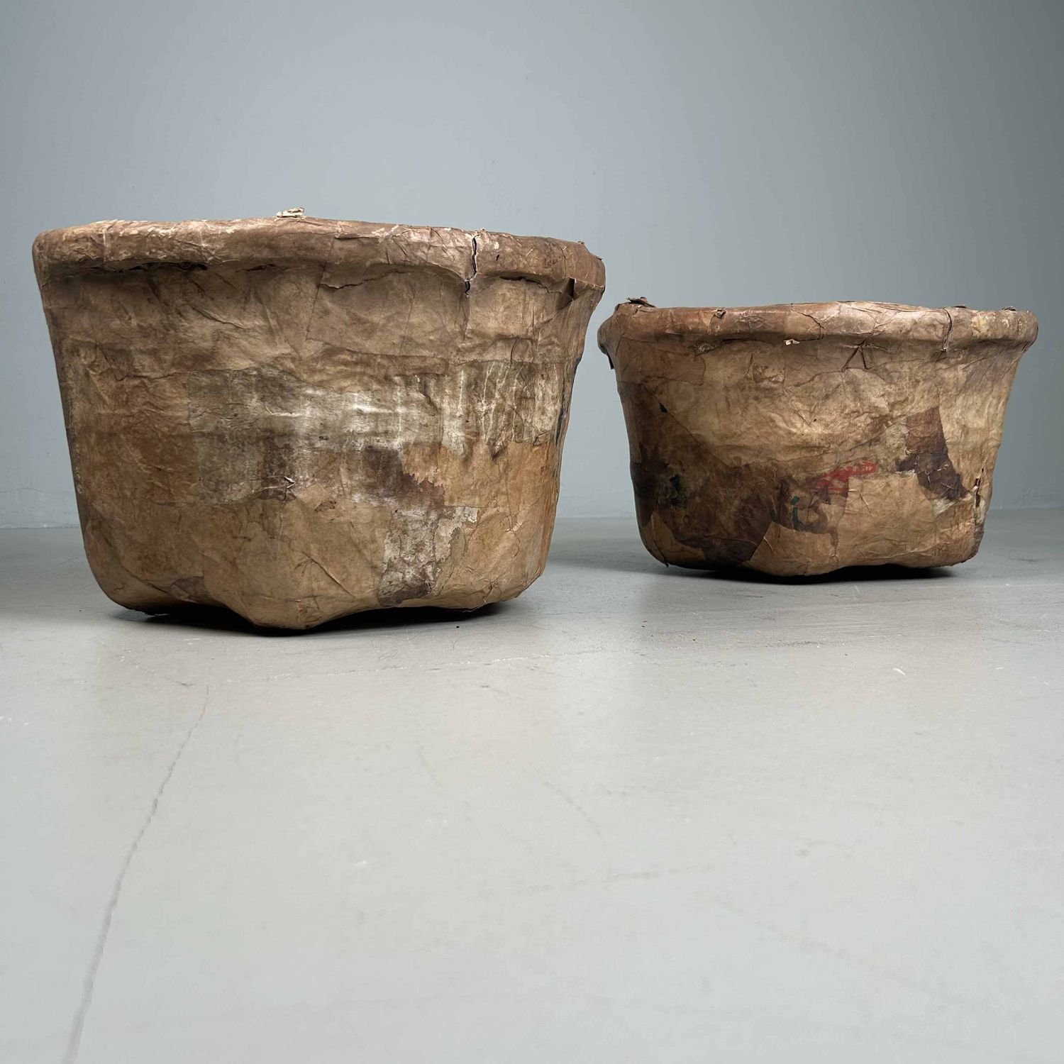 Set Antieke Bamboe Manden met Washi Papier, Meiji-periode, Japan.