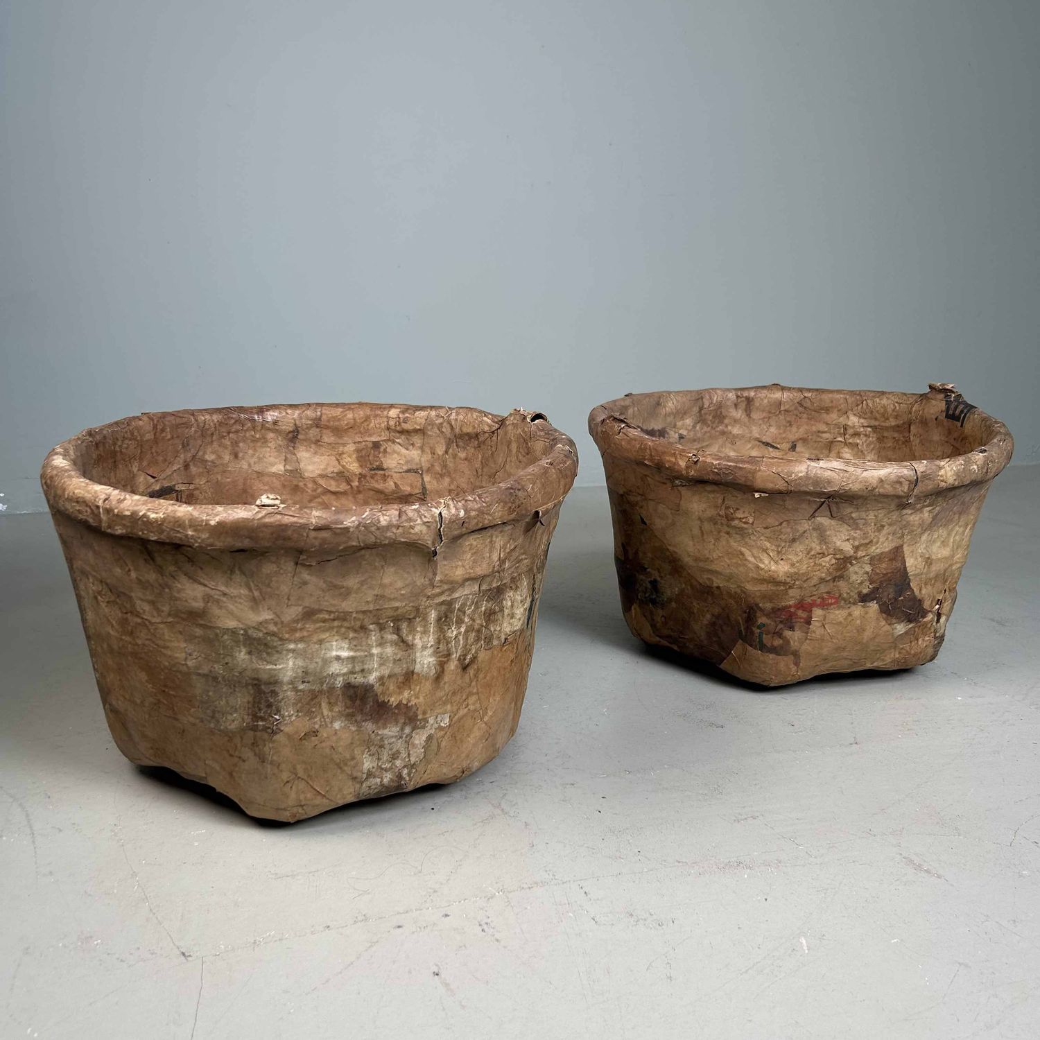 Set Antieke Bamboe Manden met Washi Papier, Meiji-periode, Japan.