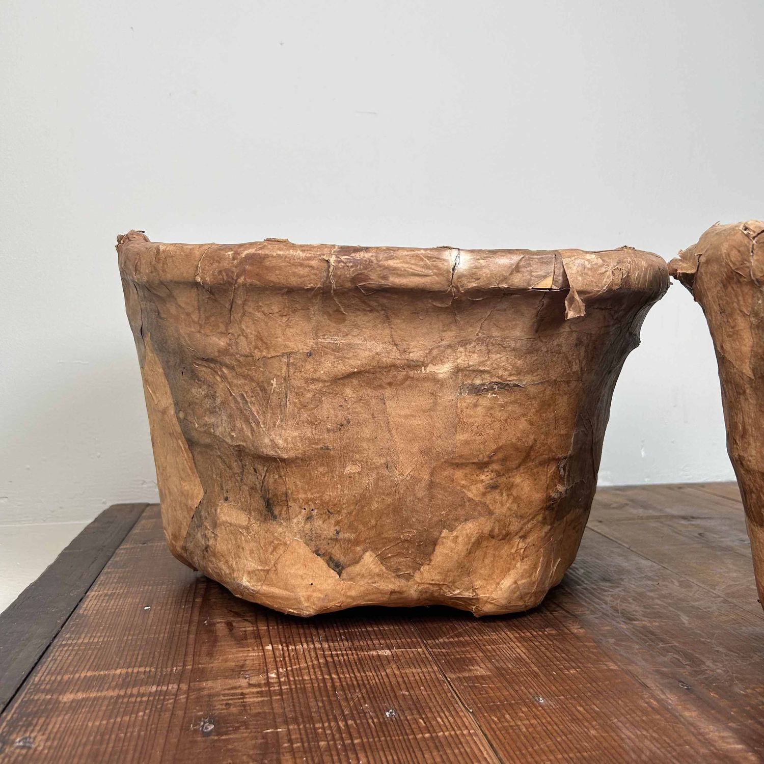 Set Antieke Bamboe Manden met Washi Papier, Meiji-periode, Japan.