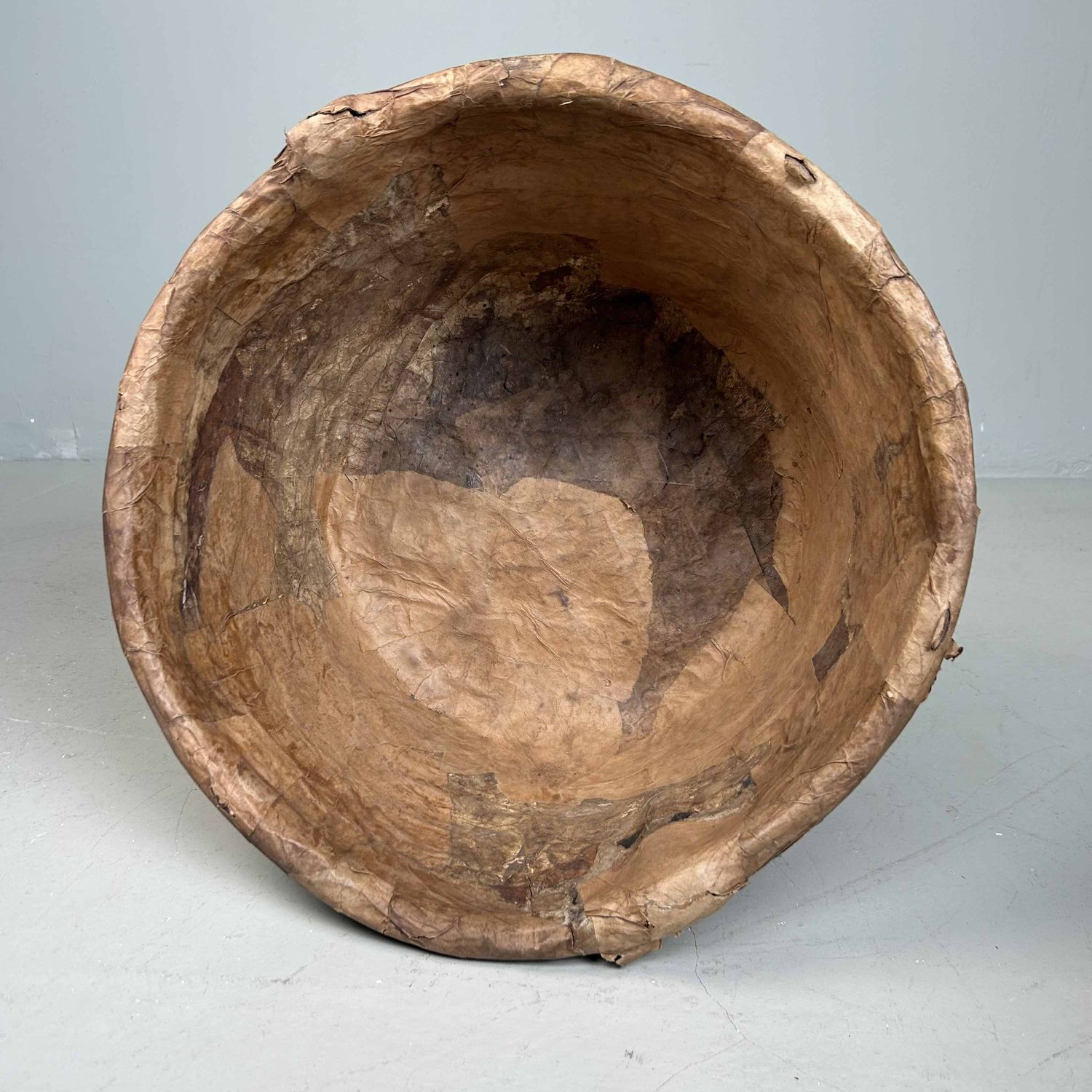 Set Antieke Bamboe Manden met Washi Papier, Meiji-periode, Japan.