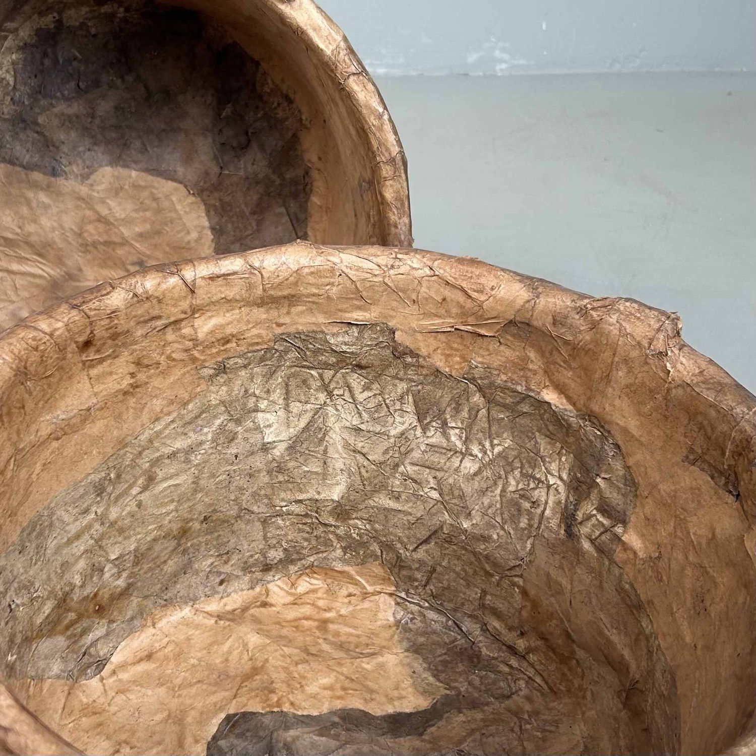 Set Antieke Bamboe Manden met Washi Papier, Meiji-periode, Japan.