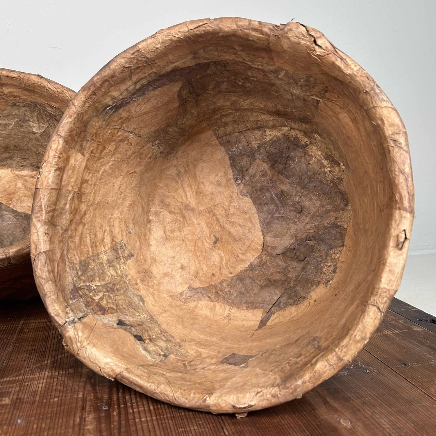 Set Antieke Bamboe Manden met Washi Papier, Meiji-periode, Japan.